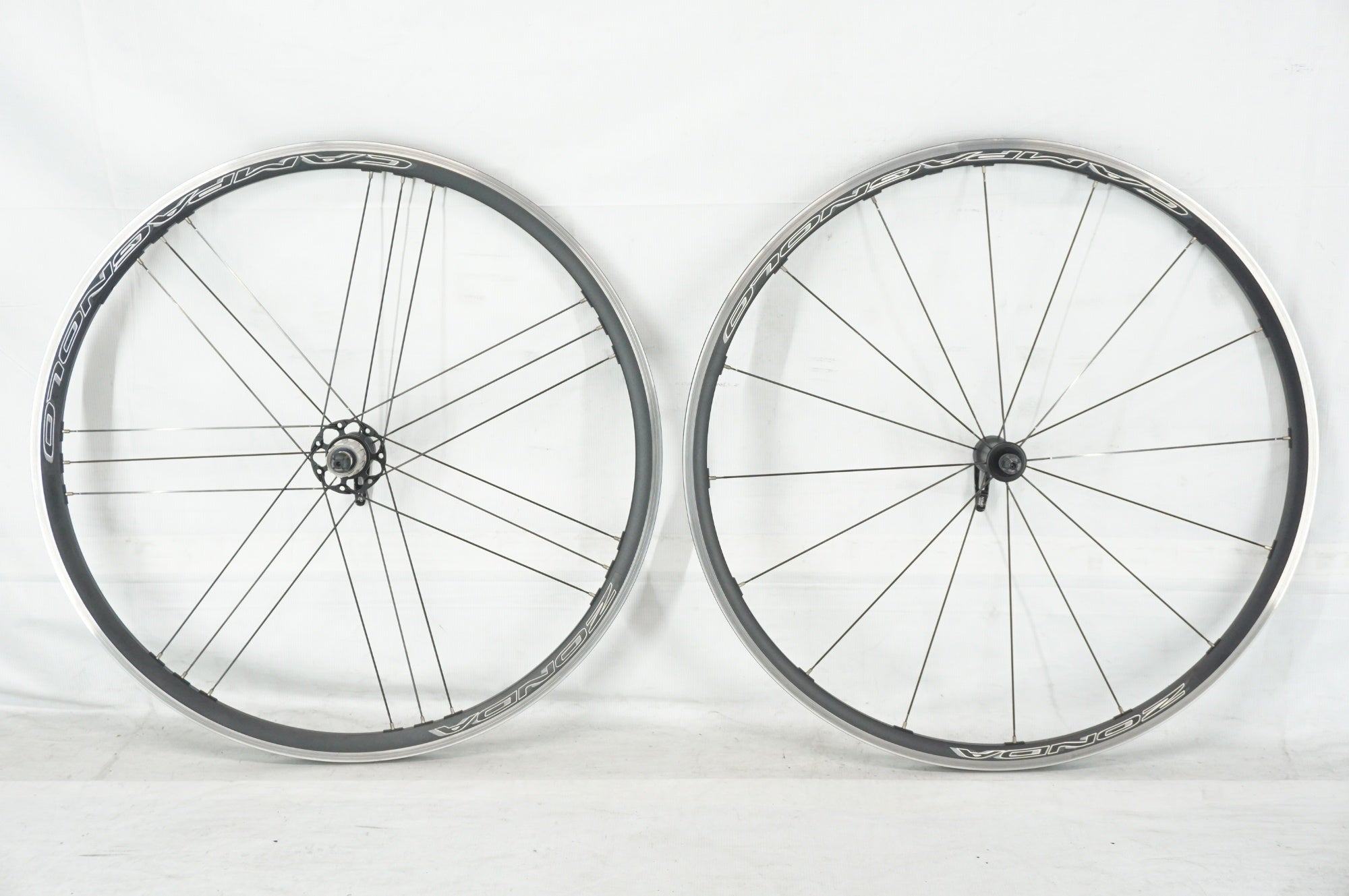 中古美品 ロードバイク 倉庫保管品 引き取り専用品 2025年最新】自転車置き場の人気アイテム - メルカリ