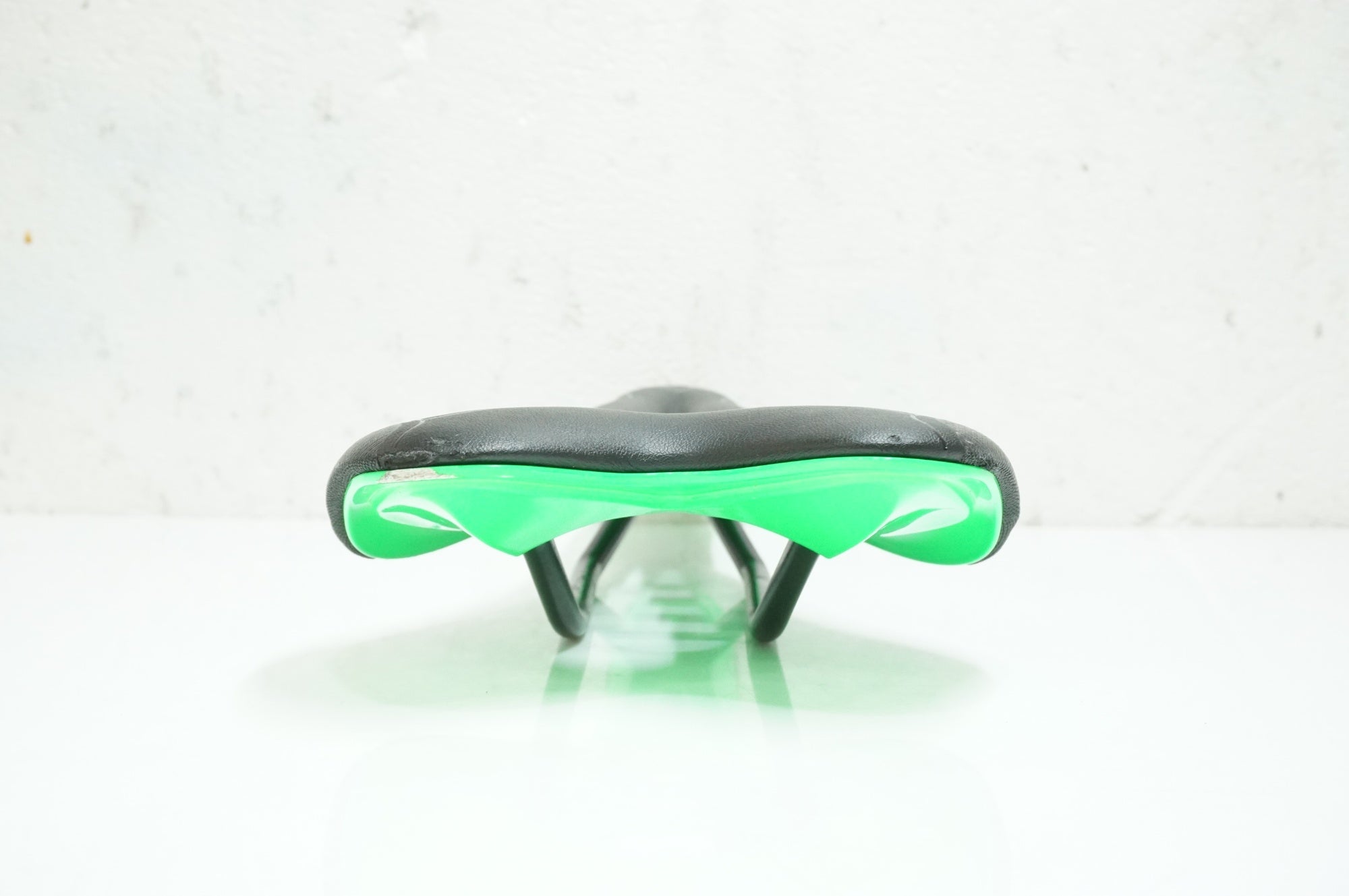 ASTUTE 「アスチュート」 SKYLINE サドル / 大宮店