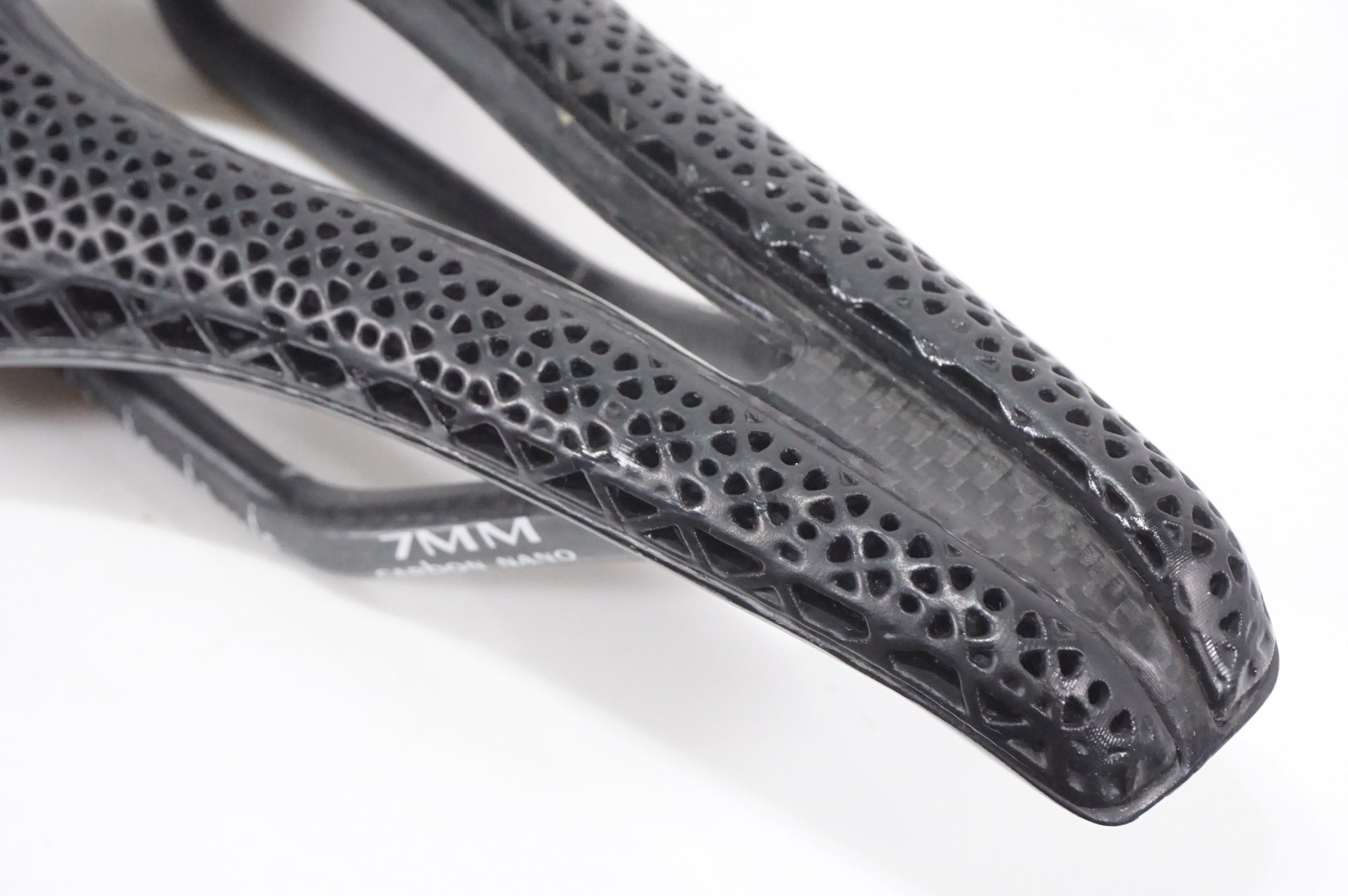 TNI 「ティーエヌアイ」 3D PRINTING 2 カーボンレールサドル / AKIBA