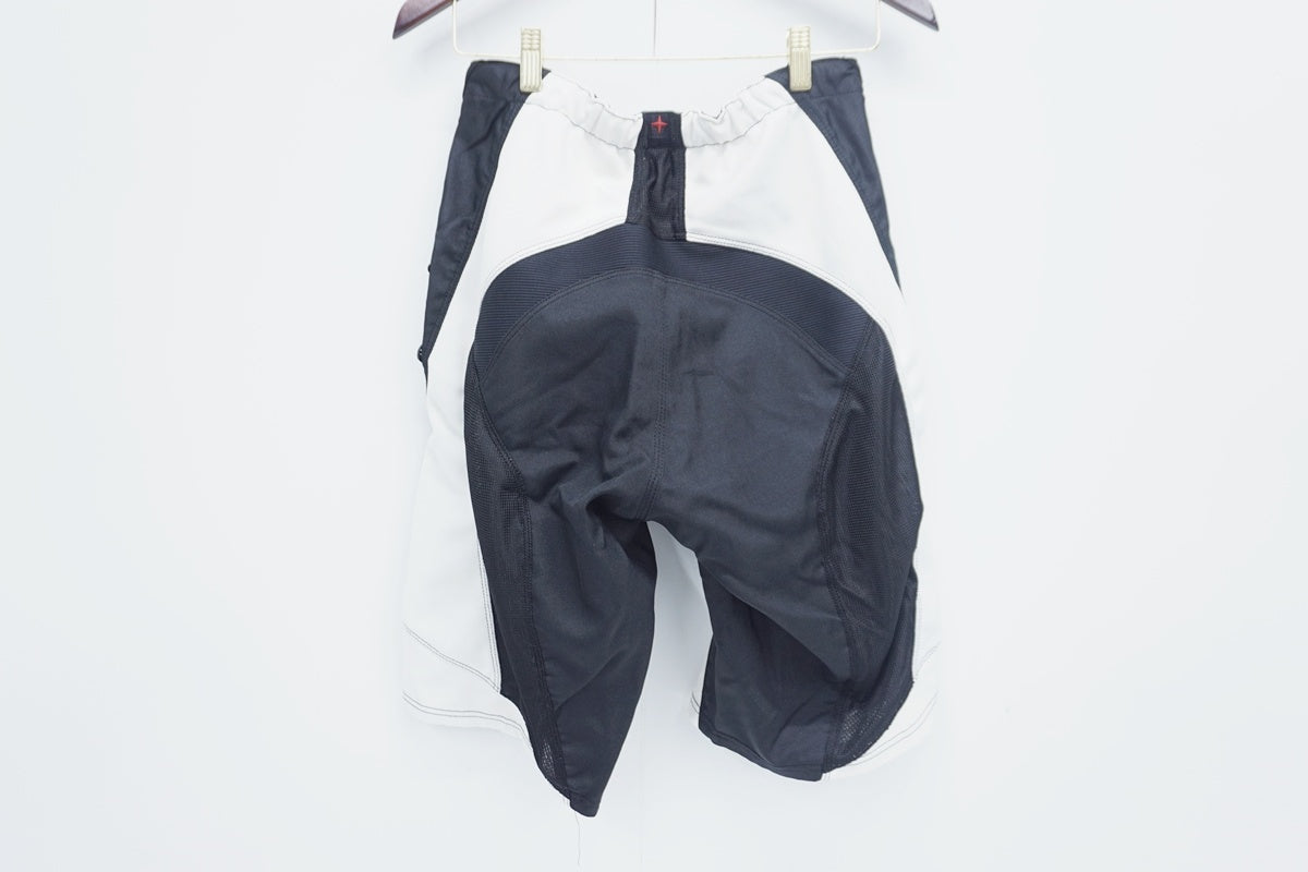 TROY LEE DESIGN 「トロイリーデザイン」 32サイズ ハーフパンツ