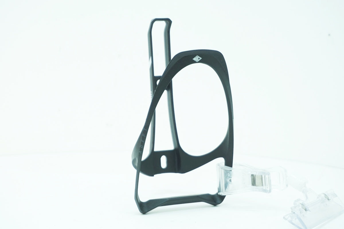 ADEPT 「アデプト」 CARBON FIBER ボトルケージ / 大阪美原北インター店