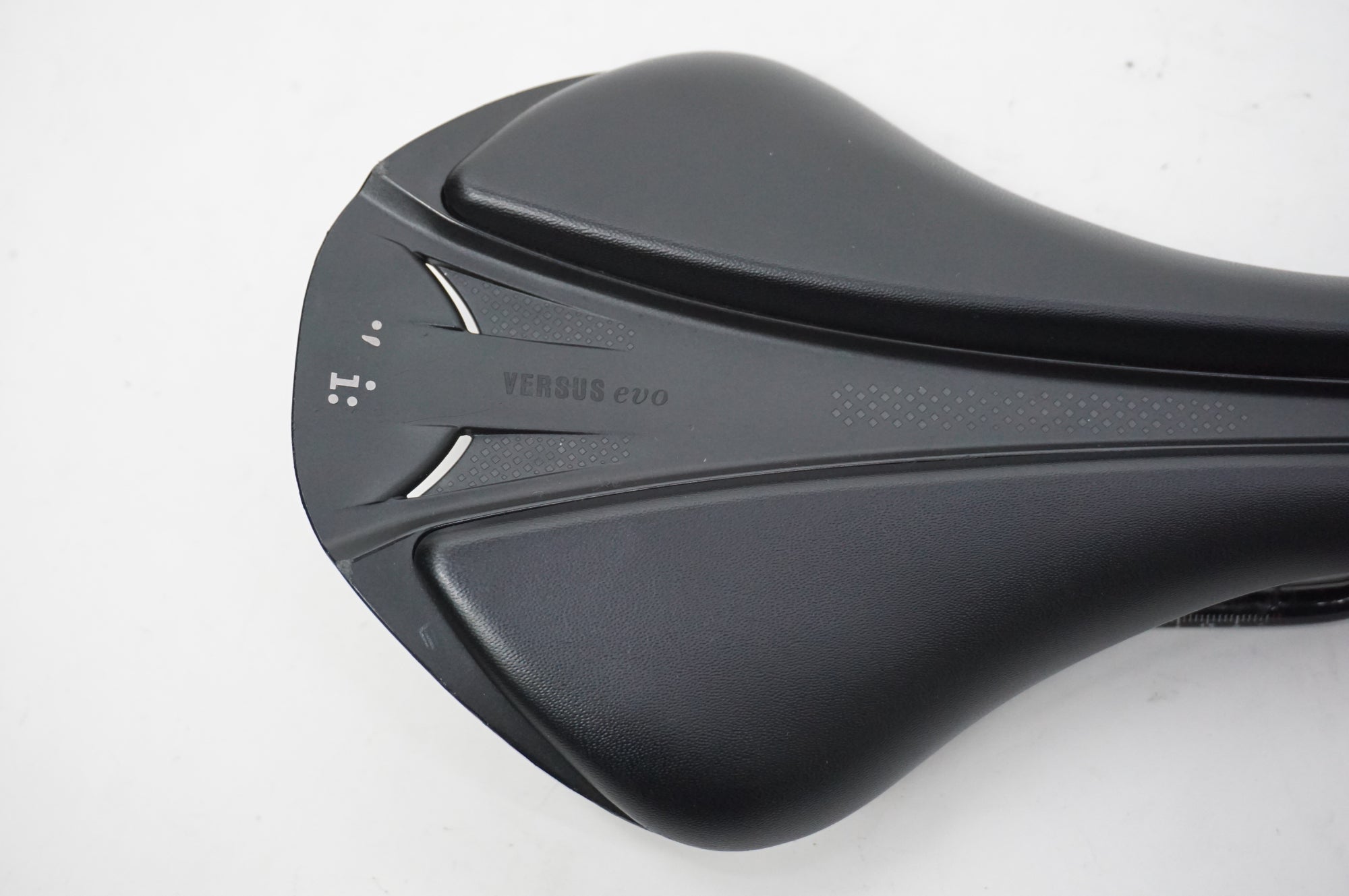 FIZIK 「フィジーク」 ANTARES R5 サドル / 川越店