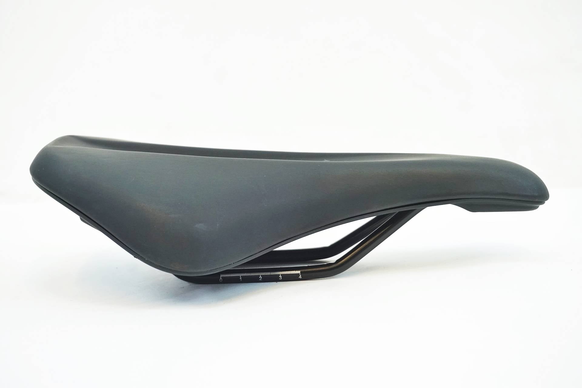 SELLE ROYAL 「セラロイヤル」 GROUP GIANTロゴ サドル / 有明ガーデン店