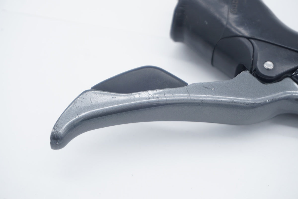 Shimano ST-R2000デュアルコントロールレバー　美品 SHIMANO 「シマノ」 CLARIS ST-R2000 デュアルコントロール