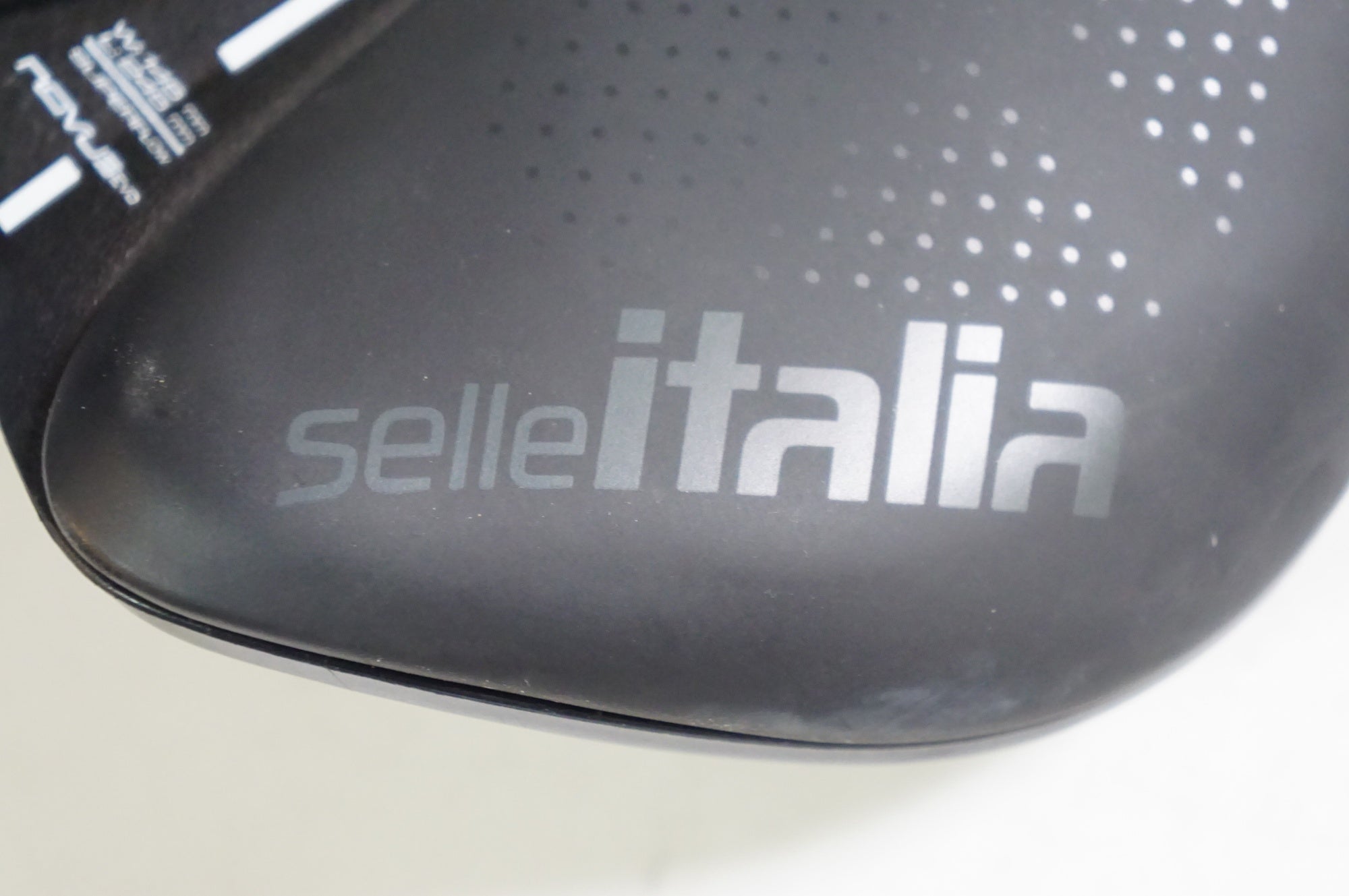 SELLE ITALIA 「セラ イタリア」 NOVUS BOOST EVO SUPERFLOW サドル