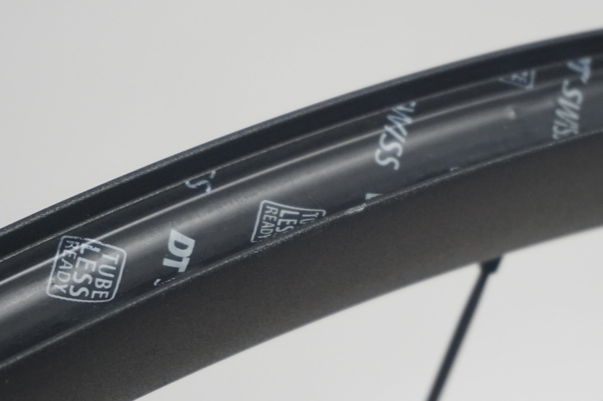 DT SWISS 「ディーティースイス」 P1800 SPLINE DB シマノ11速