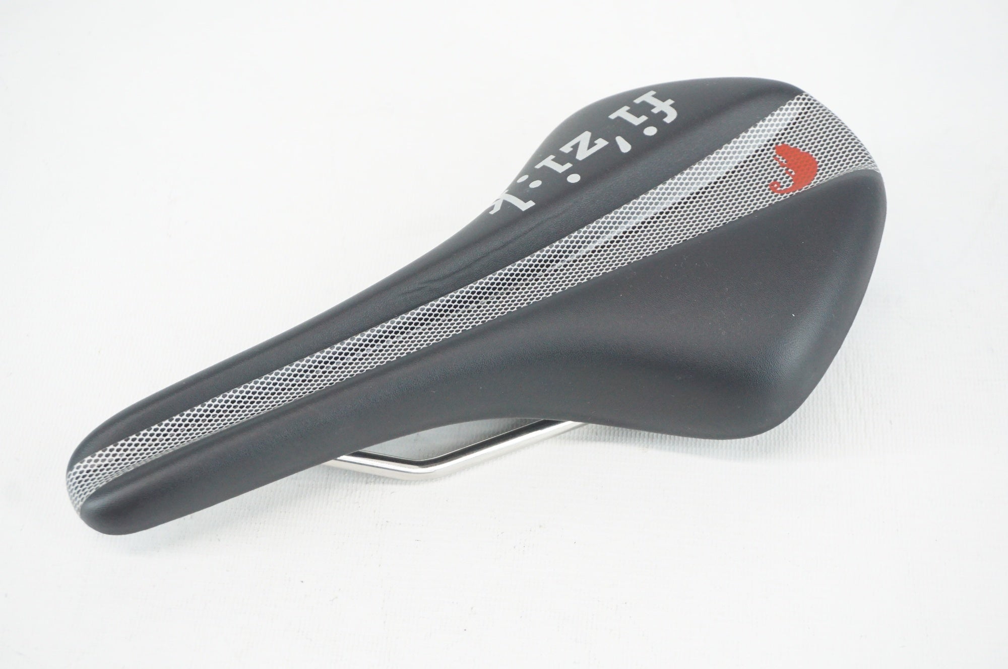 FIZIK 「フィジーク」 ANTARES VERSUS X k:ium サドル / 阪急塚口店