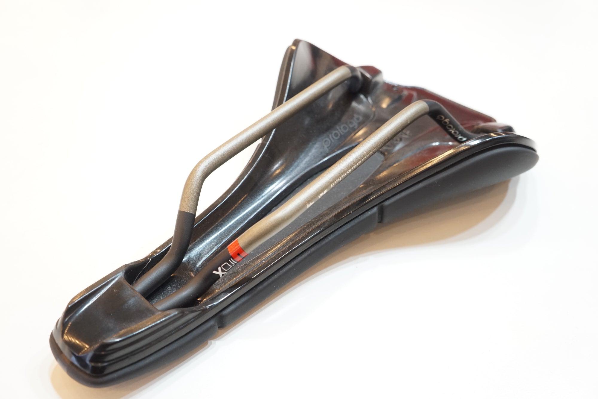 PROLOGO 「プロロゴ」 SCRATCH M5 TIROX サドル / バイチャリ浦和