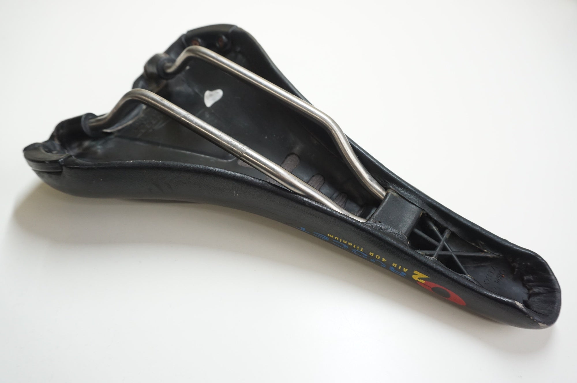 AVOCET 「アボセット」 AIR 40R TITANIUM O2 サドル / 大宮店