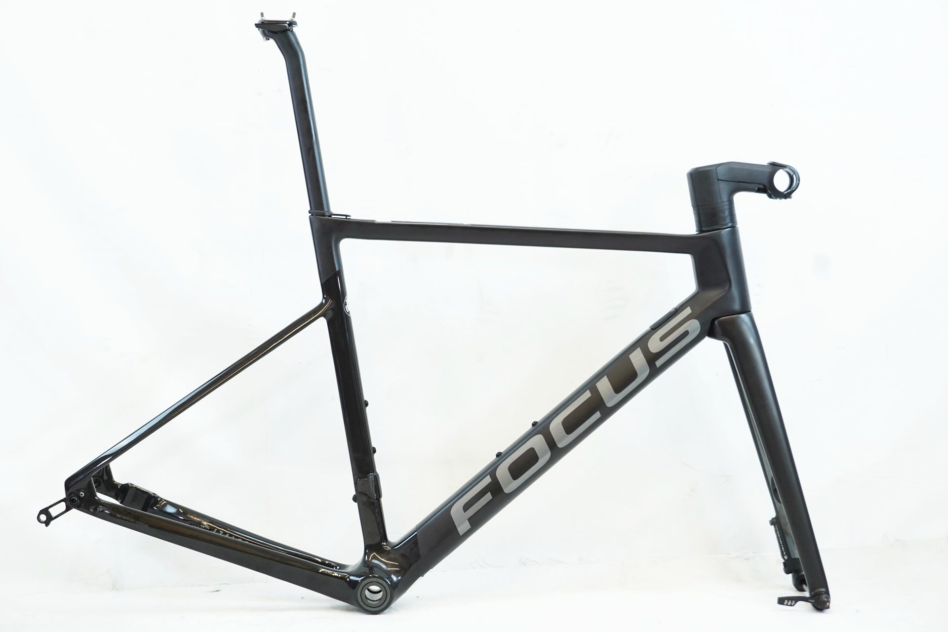 FOCUS 「フォ-カス」 IZALCO MAX DISC 9 2022年モデル フレームセット / 有明ガーデン店
