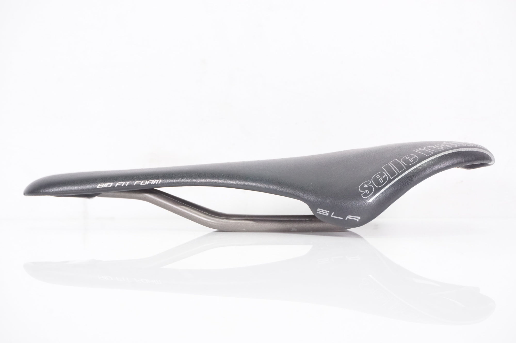 SELLE ITALIA 「セライタリア」 SLR TITANIUM サドル / AKIBA店