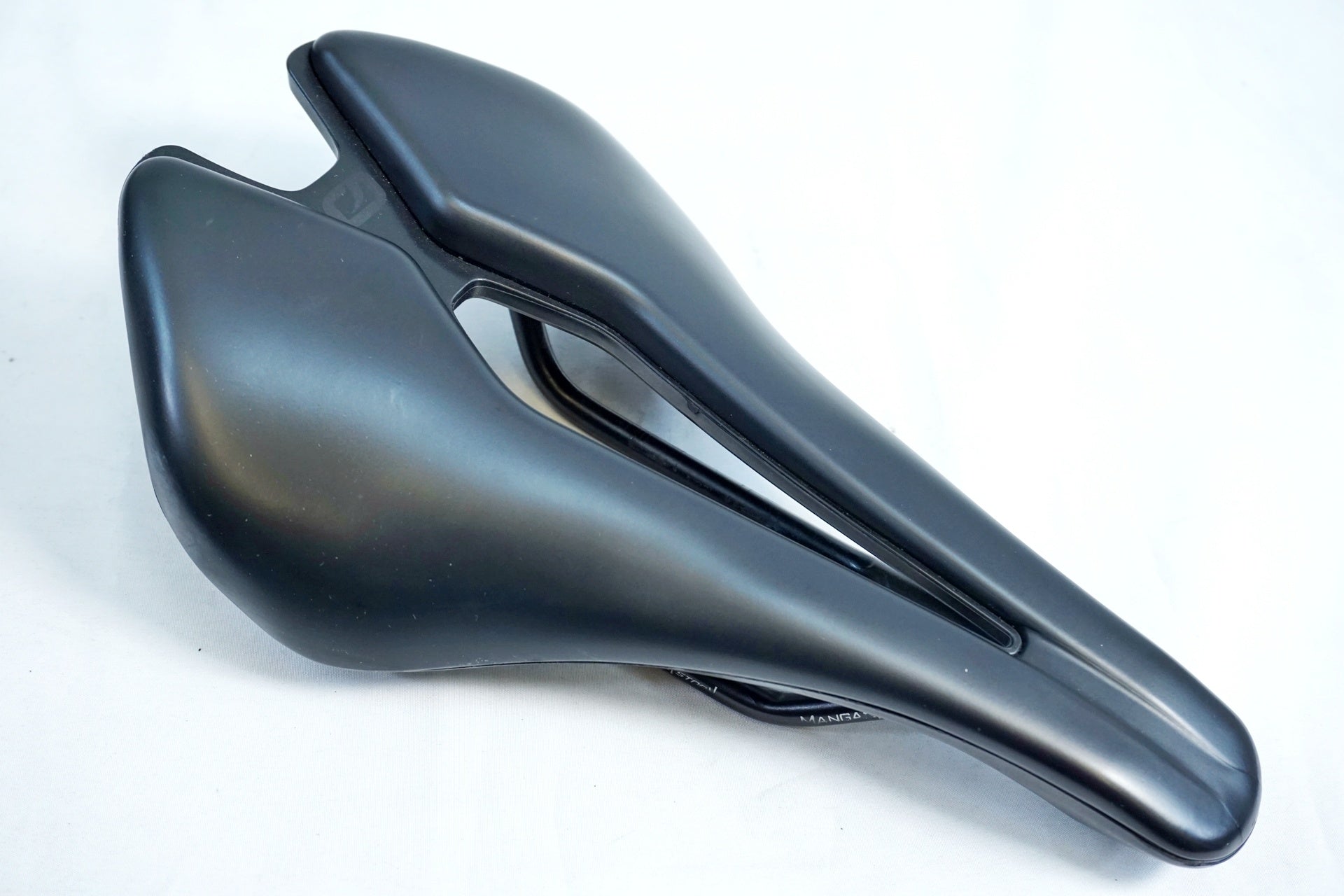 MOST 「モスト」 LYNX ULTRA サドル / 有明ガーデン店