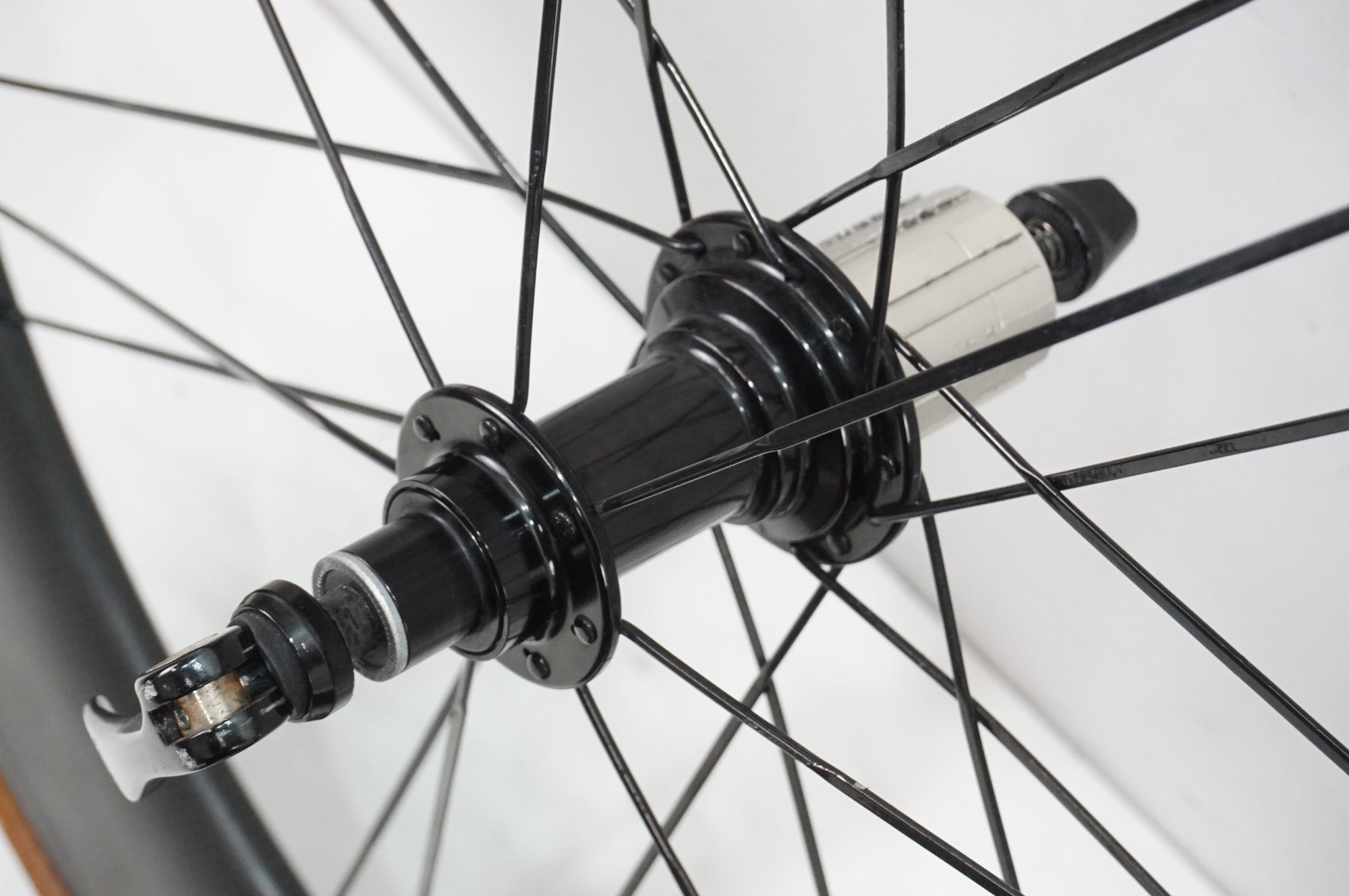 ノーブランドカーボンホイール　チューブラー/タイヤ付き/シマノ11s 超軽量！ ジップ ZIPP 202 RIM シマノ 11S/12S カーボン