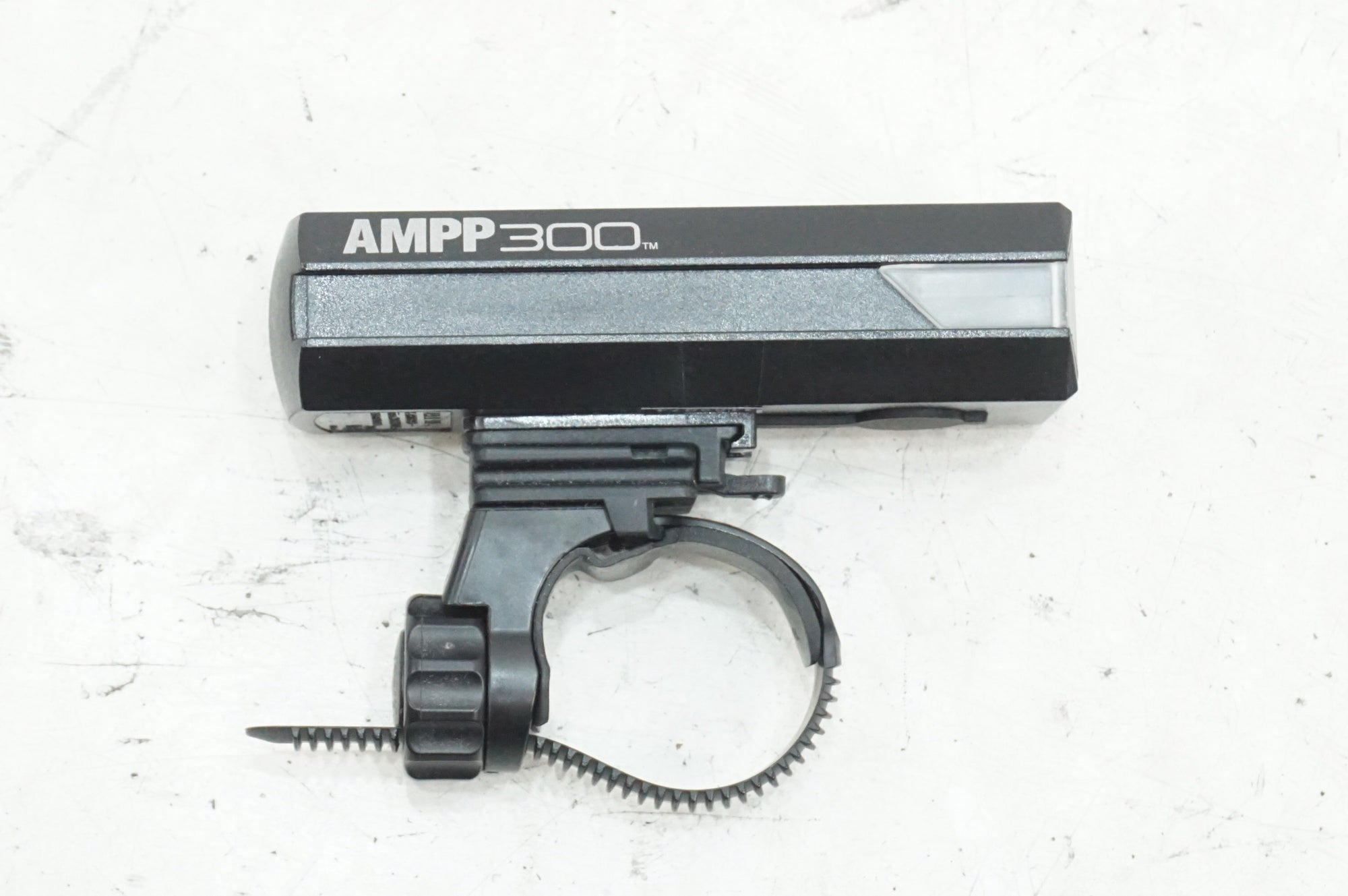 CATEYE 「キャットアイ」 AMPP300 フロントライト / 大宮店