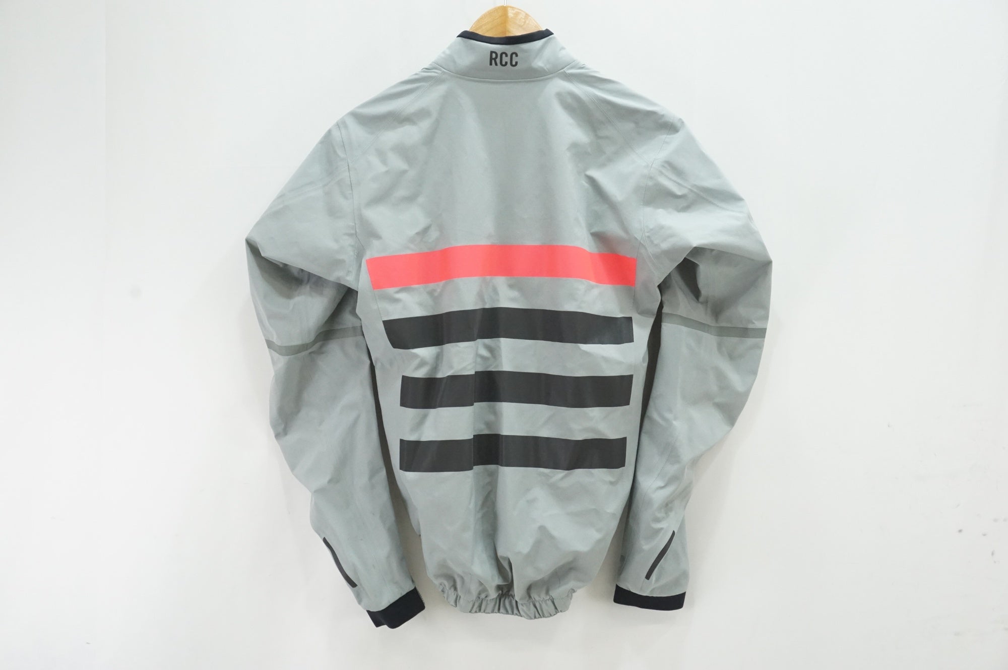RAPHA 「ラファ」 RCC PRO TEAM RACE CAPE Mサイズ ジャケット / 大宮店
