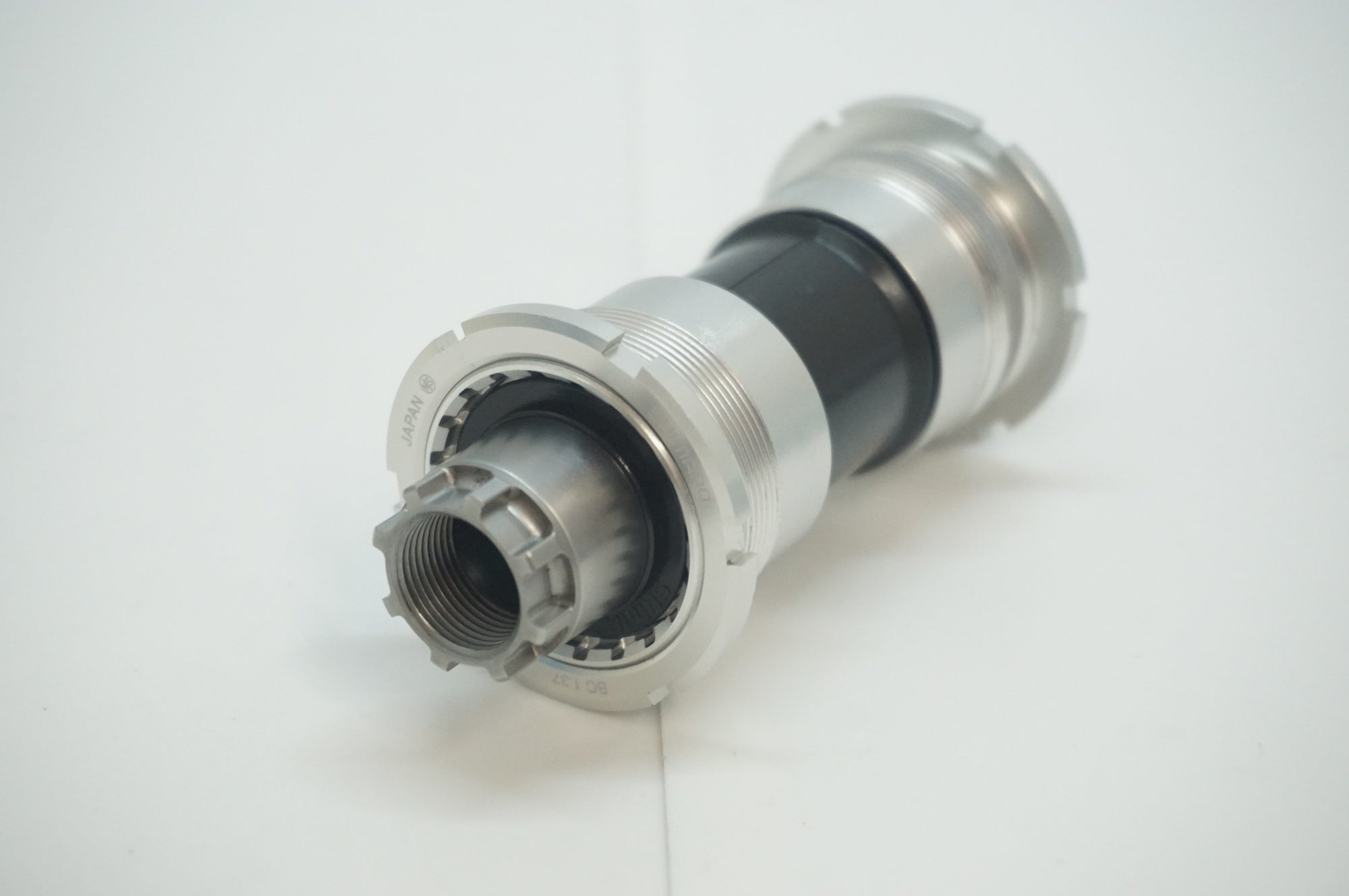 シマノ BB-7700 JIS ボトムブラケット 回転良好 DURA-ACE SHIMANO 「シマノ」 DURA-ACE BB-7700 ボトムブラケット / 福岡
