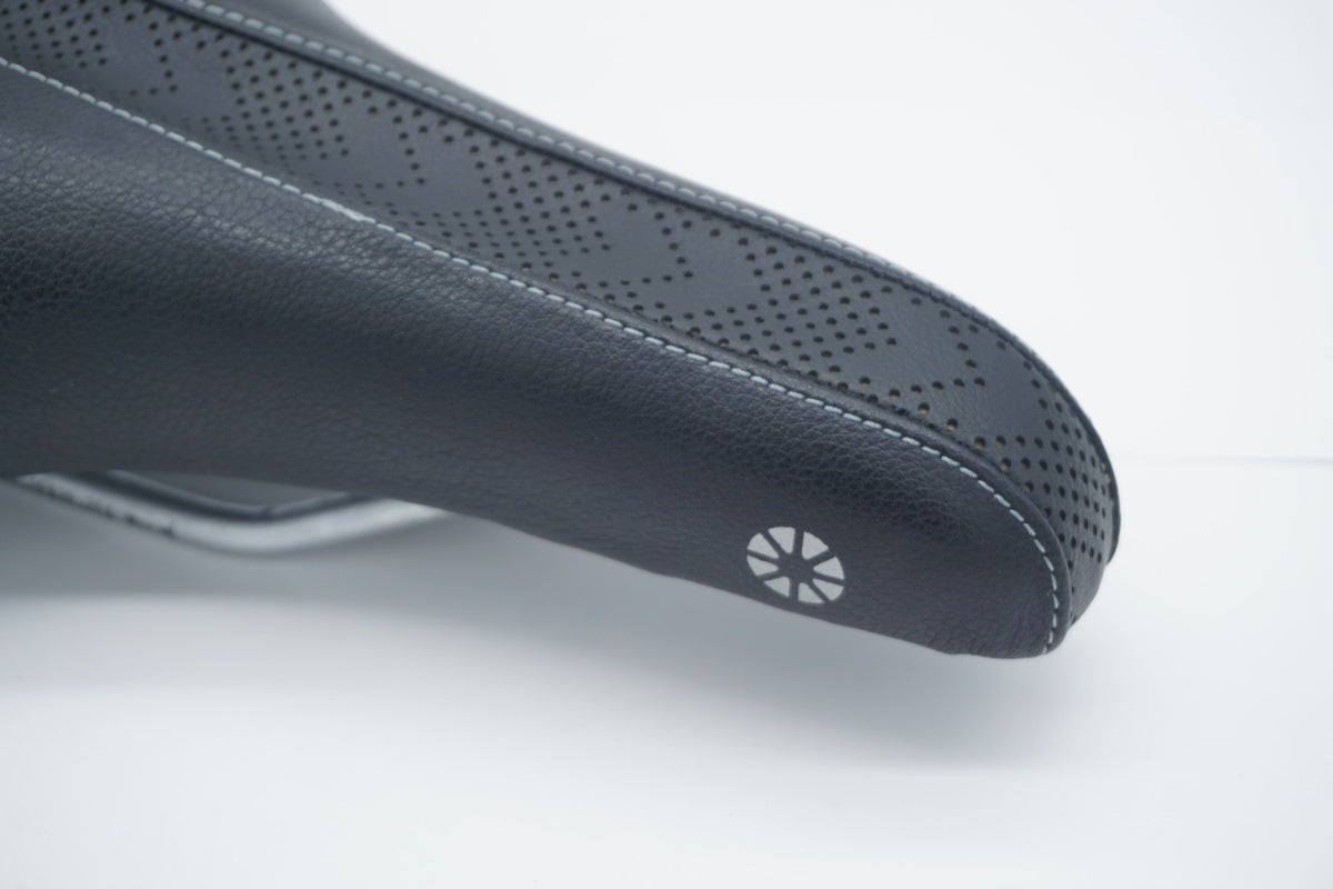 DAHON 「ダホン」 純正サドル / 滋賀大津店