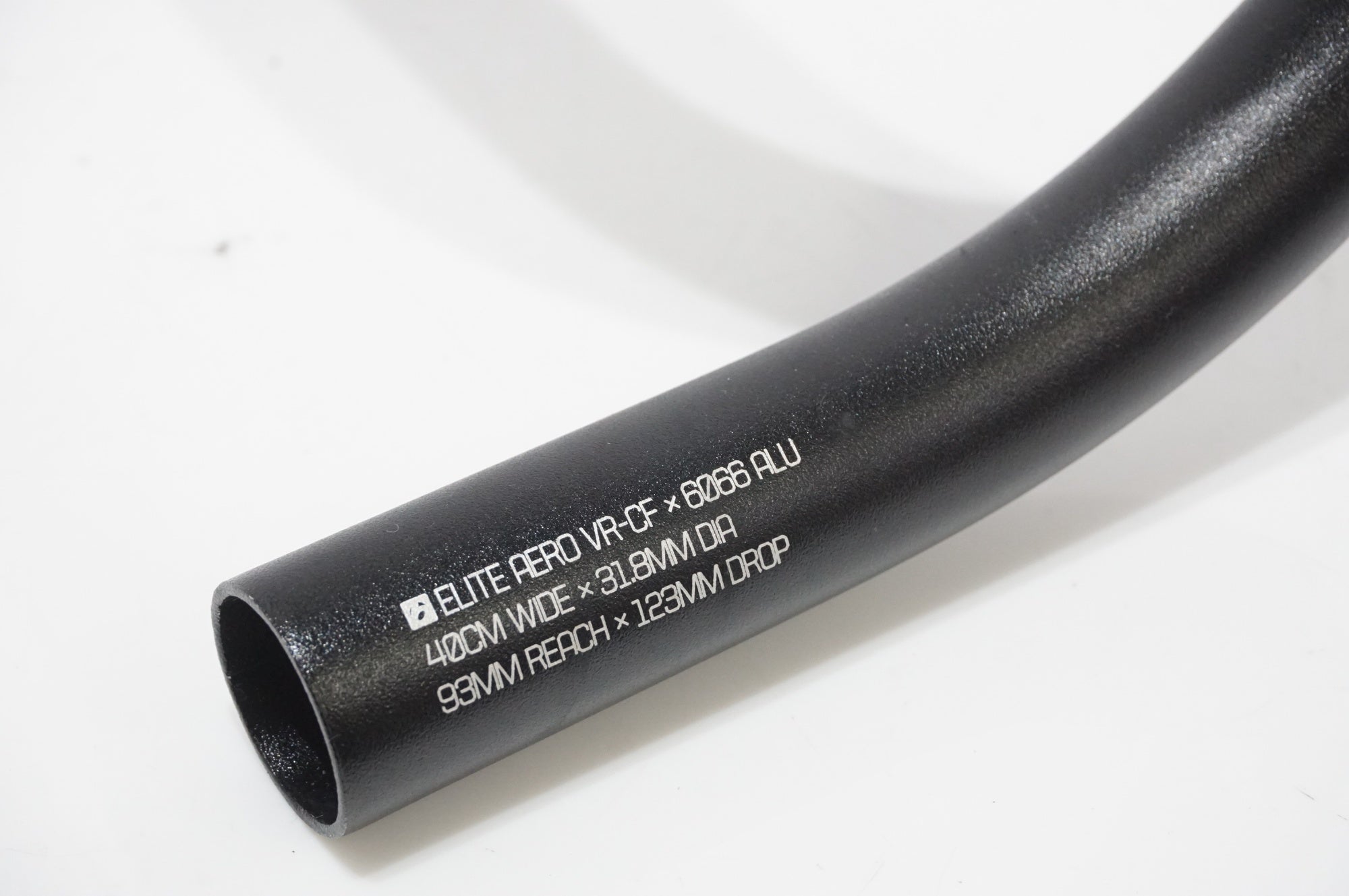 BONTRAGER 「ボントレガー」 ELITE AERO VR-CF φ31.8 40cm ハンドル / AKIBA店