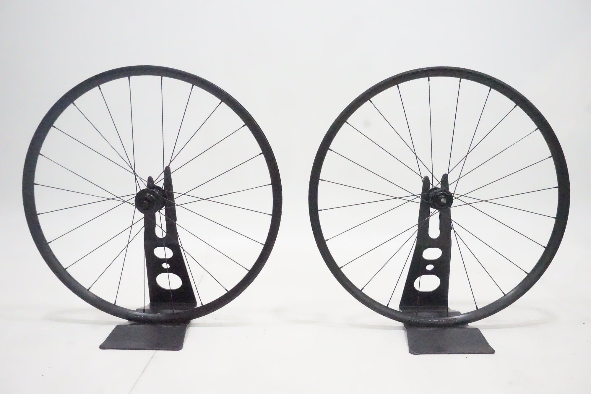 ※美品※BONTRAGER PARADIGM ELITE シマノフリー11s 700c Bontrager Paradigm Elite TLR Disc 12mm thru-axle center