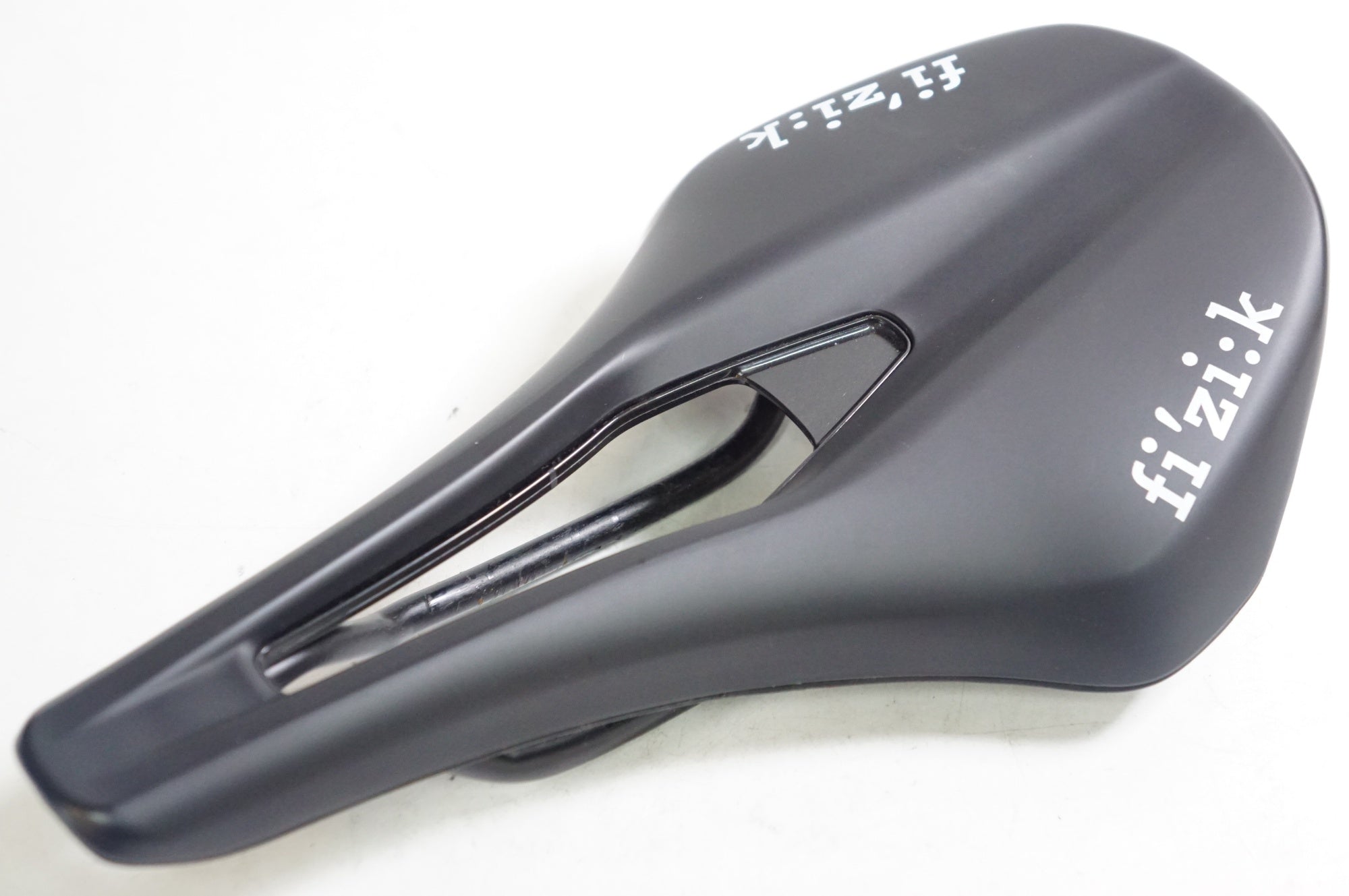 FIZIK 「フィジーク」 TEMPO ARGO R5 サドル / 熊谷本店 ｜ バイチャリ