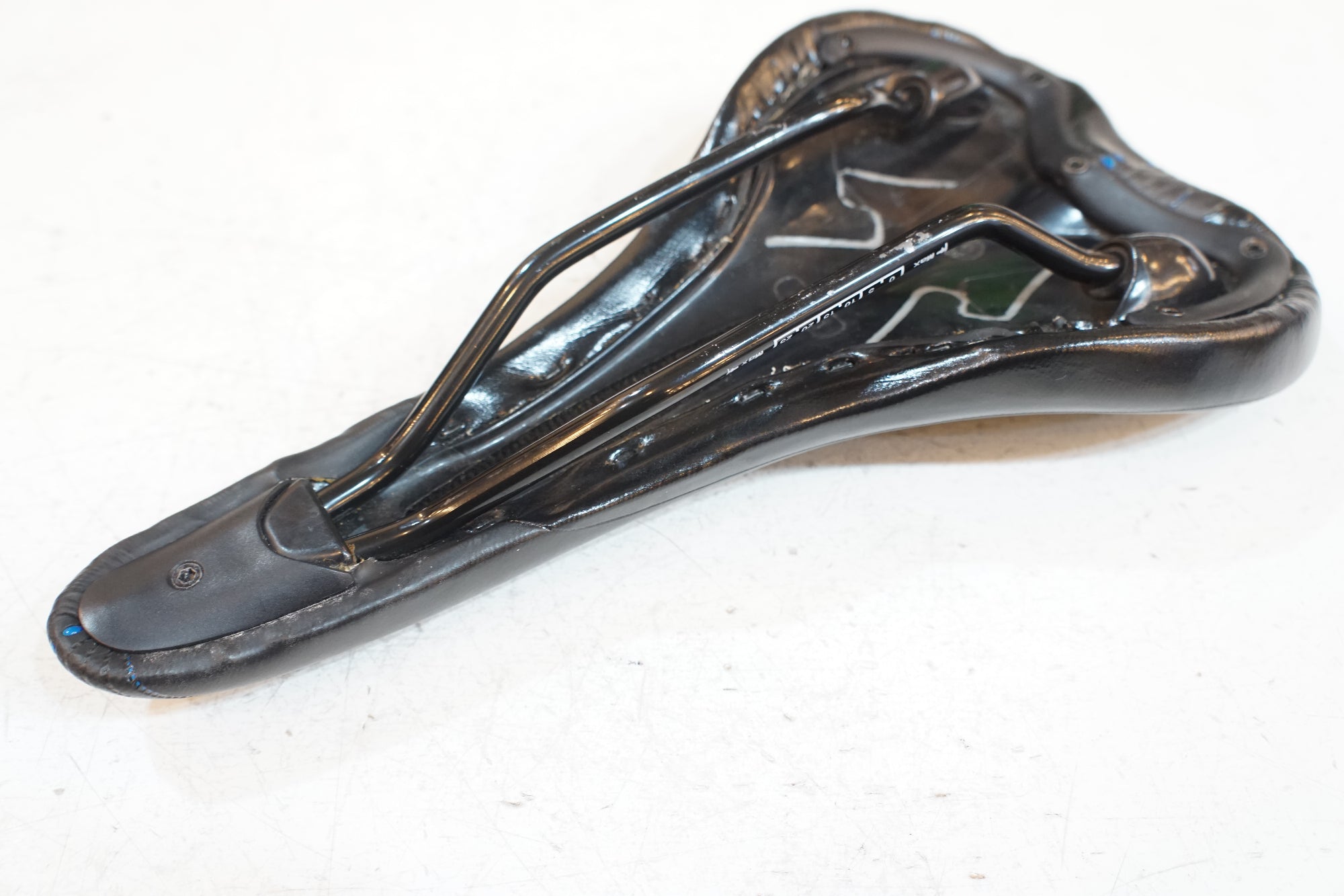 VELO 「ベロ」 CANNONDALE サドル / バイチャリ浦和ベース