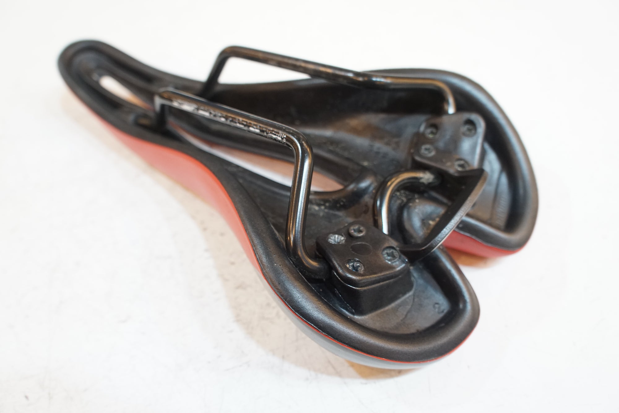 SELLE SMP 「セラ エスエムピー」 EXTRA サドル / バイチャリ浦和ベース