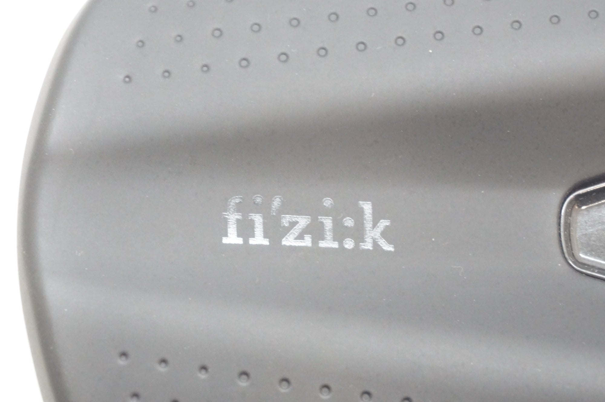 FIZIK 「フィジーク」 ARGO TEMPO R3 kiumレール サドル / 福岡