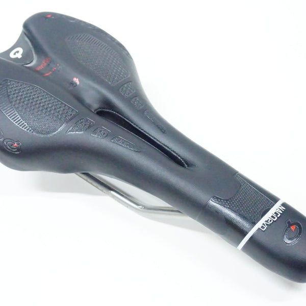 美品 プロロゴ prologo サドル　NAGO EVO PLUS + 見た目もかっこいいサドル！「Prologo “NAGO EVO PLUS TiroX