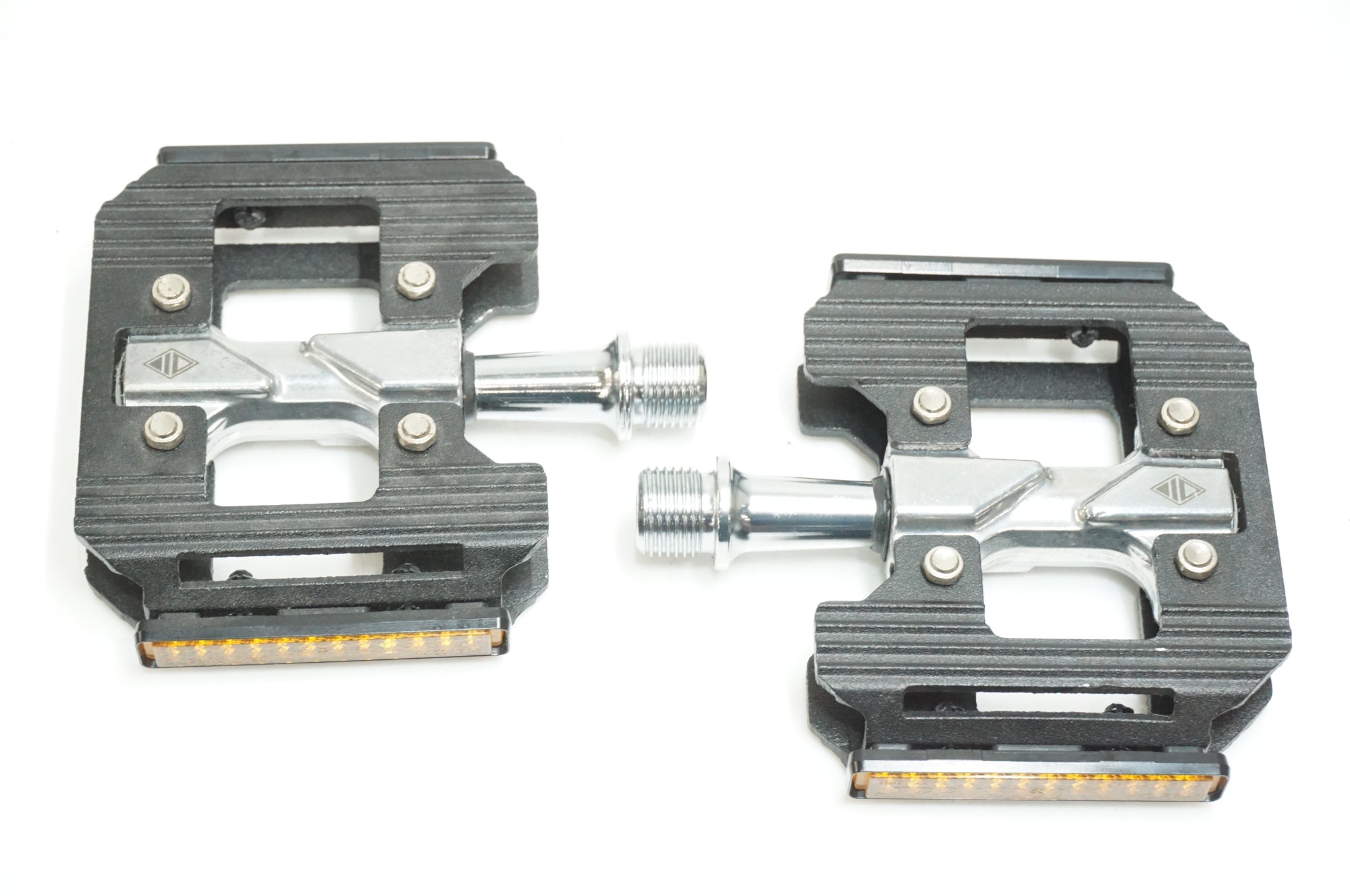 ADEPT 「アデプト」 MIDWAY ペダル / 大宮店