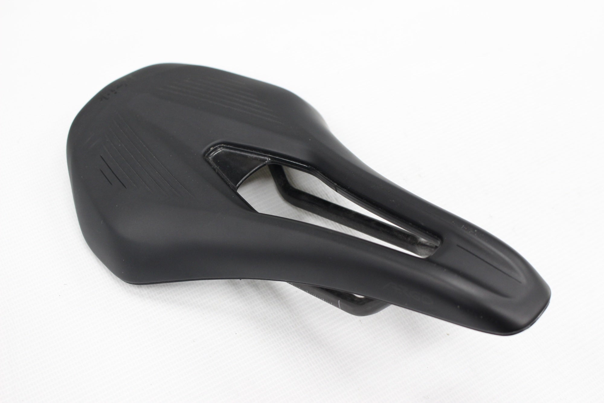 FIZIK 「フィジーク」 VENTO ARGO R1 サドル / 阪急塚口店