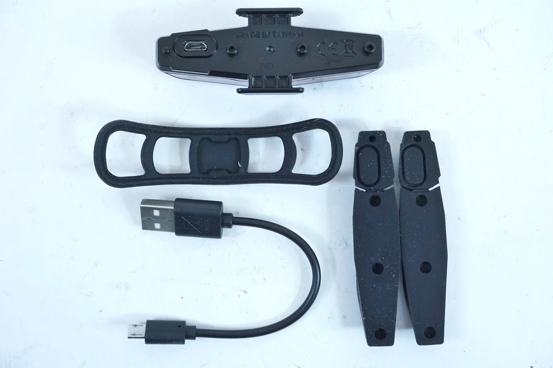 MOST 「モスト」 レッドエッジ リアライト / 有明ガーデン店