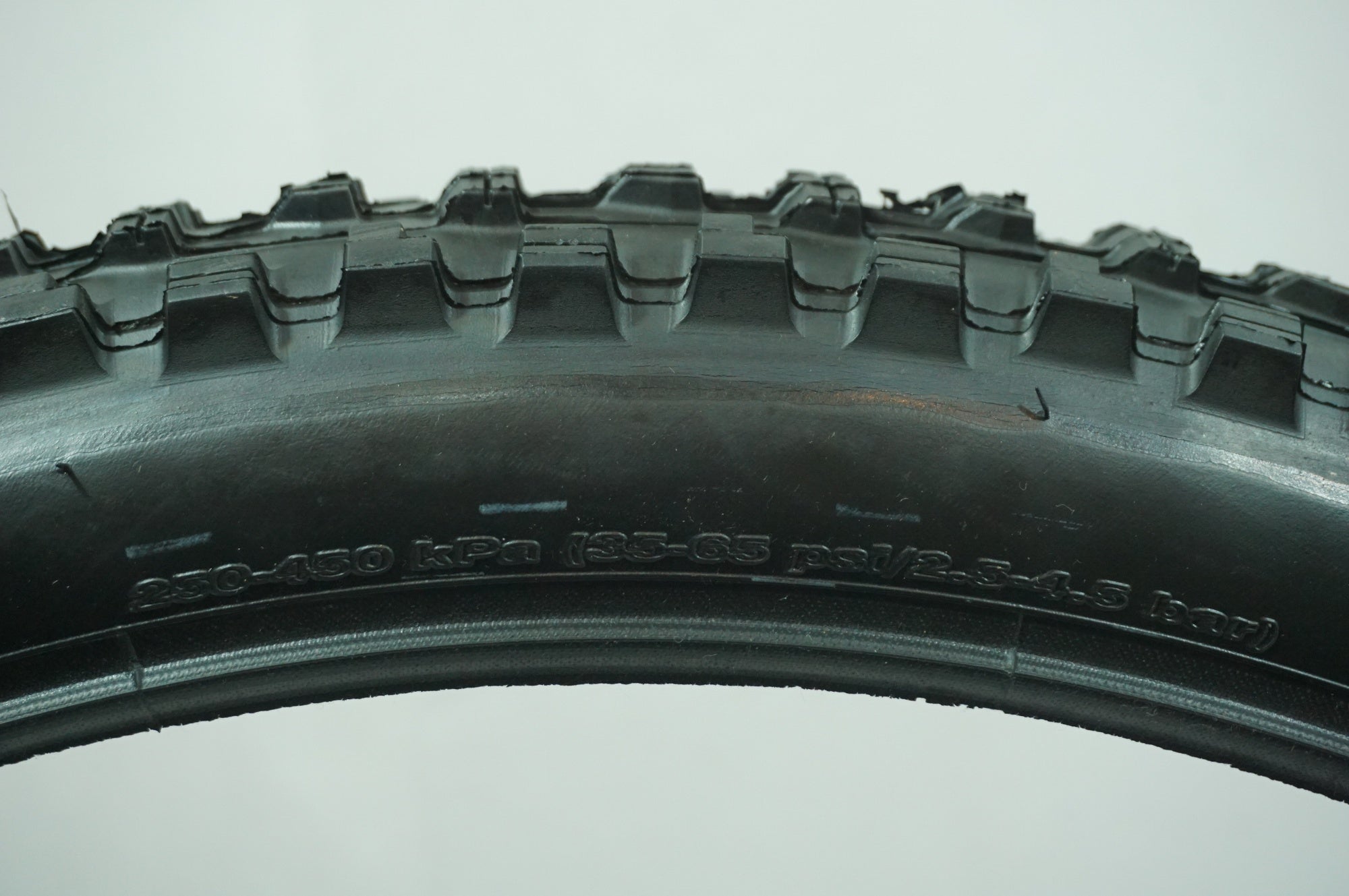 MAXXIS 「マキシス」 MINION DHR 2 26x2.40 タイヤ / 世田谷店