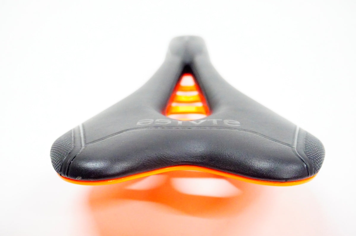 【新品未使用】ASTUTE SKYLINE VT サドル ASTUTE 「アスチュート」 SKYLINE VT サドル / 名古屋大須店