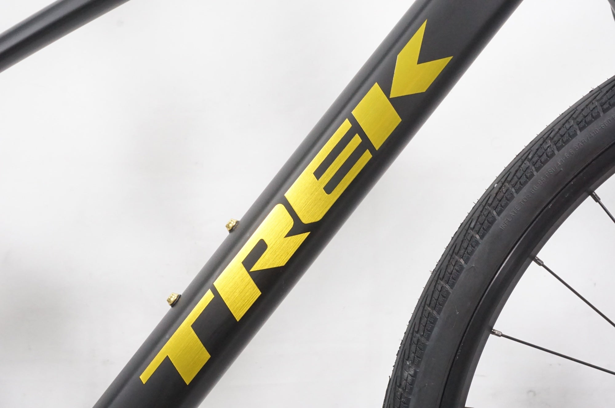 TREK 「トレック」 FX2 DISC 2025年モデル クロスバイク / AKIBA店