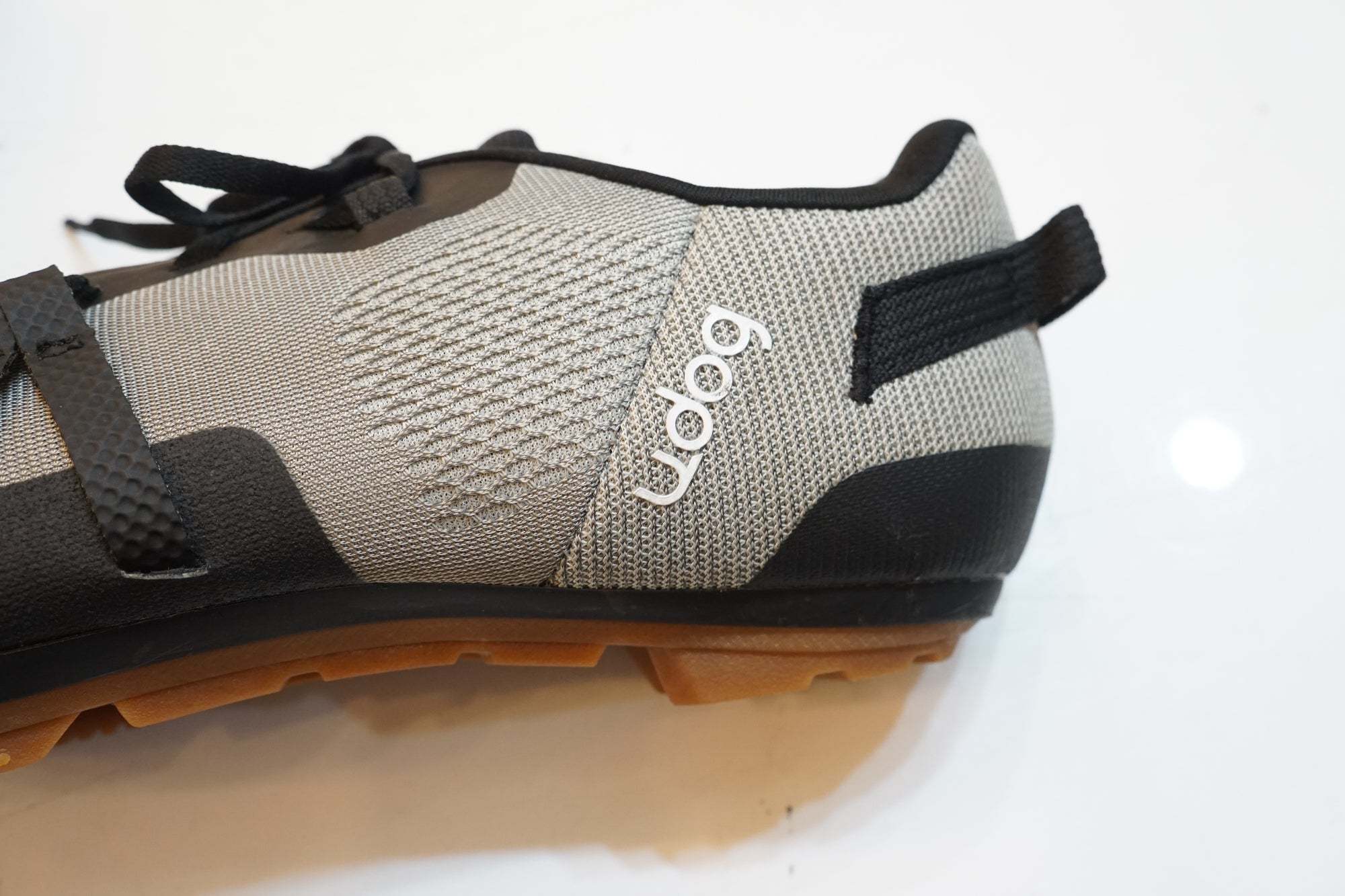 UDOG 「ユードッグ」 DISTANZA Ash Grey 28.9cmシューズ / バイチャリ浦和ベース