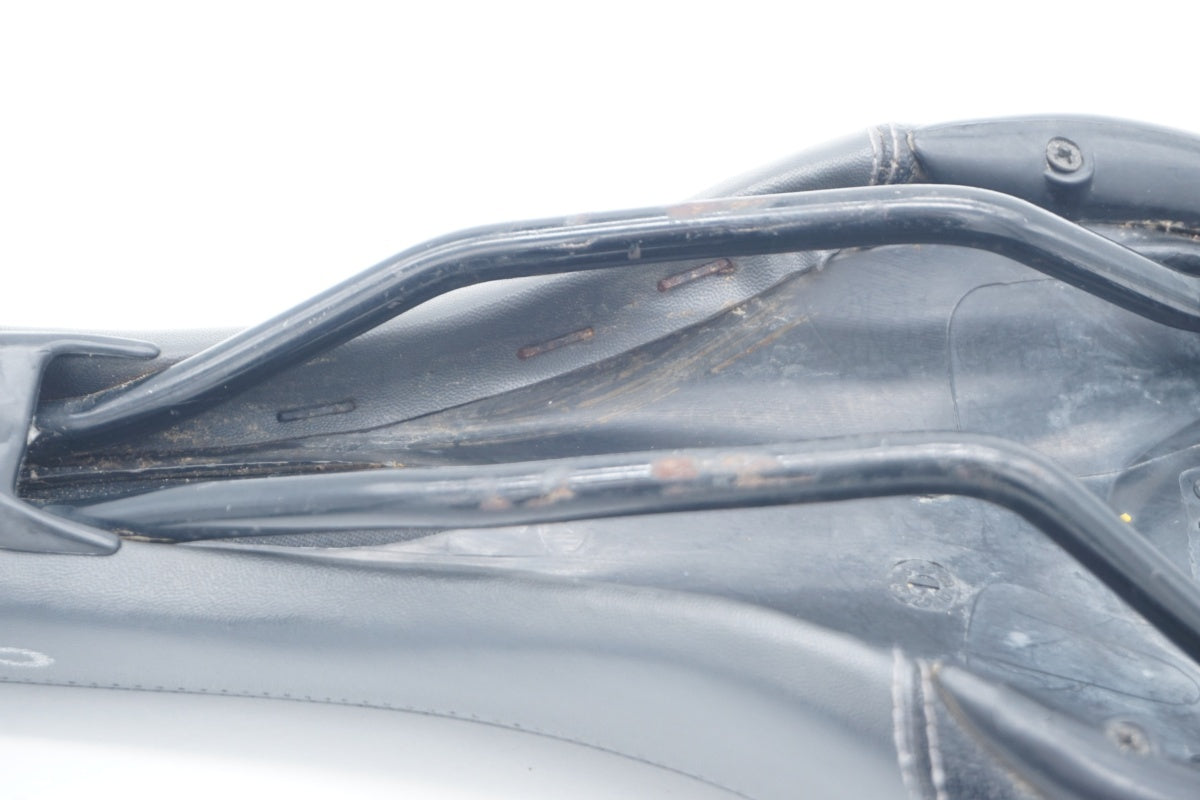 VELO 「ベロ」 AXIOM サドル / 京都八幡店