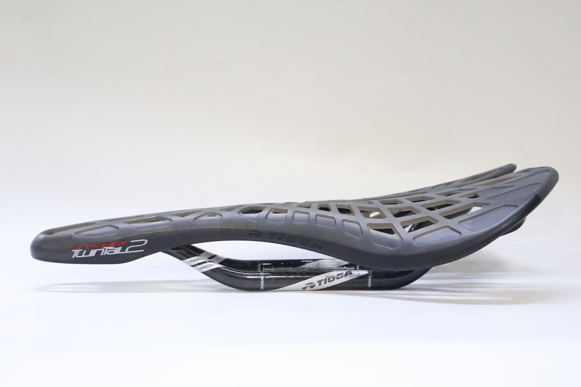 TIOGA 「タイオガ」 SPYDER TWINTAIL2 カーボンレール サドル / 高知店
