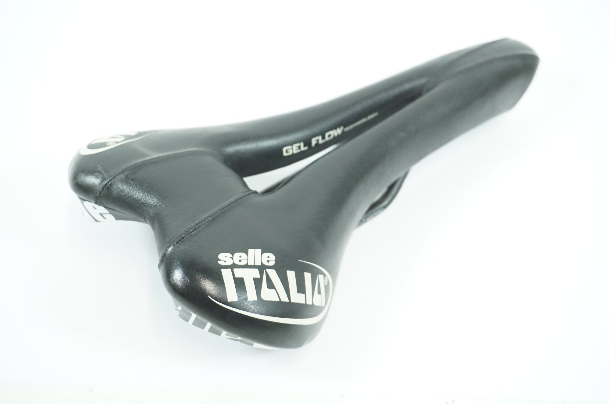 SELLE ITALIA 「セライタリア」 TURBOMATIC GEL FLOW サドル / 宇都宮