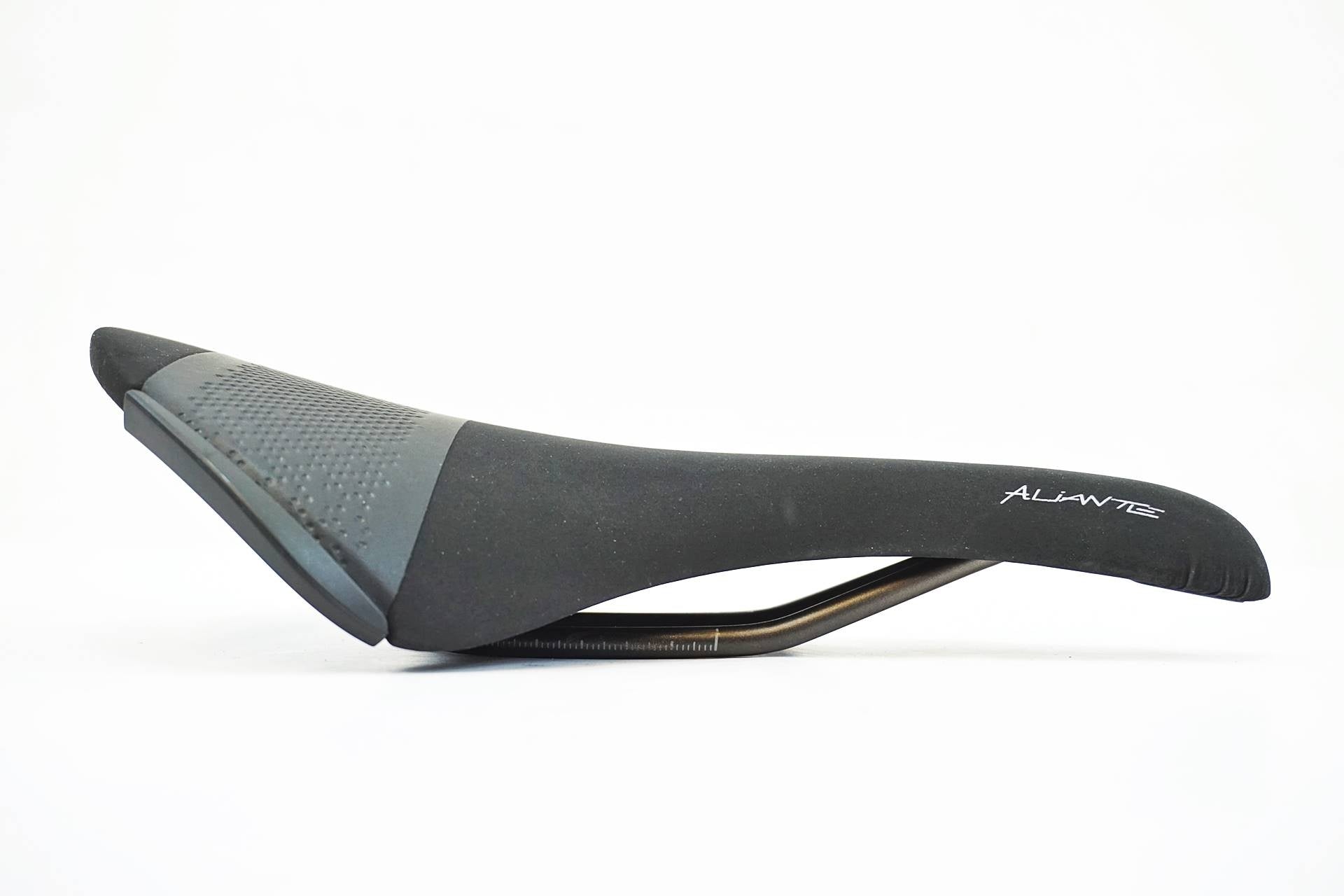 FIZIK 「フィジーク」 ALIANTE R3 サドル / 有明ガーデン店