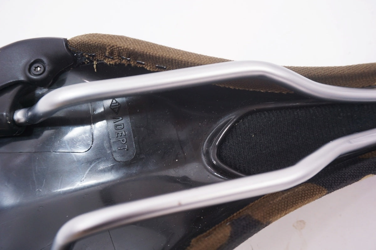 ADEPT 「アデプト」 HYRIDE サドル / バイチャリ世田谷店