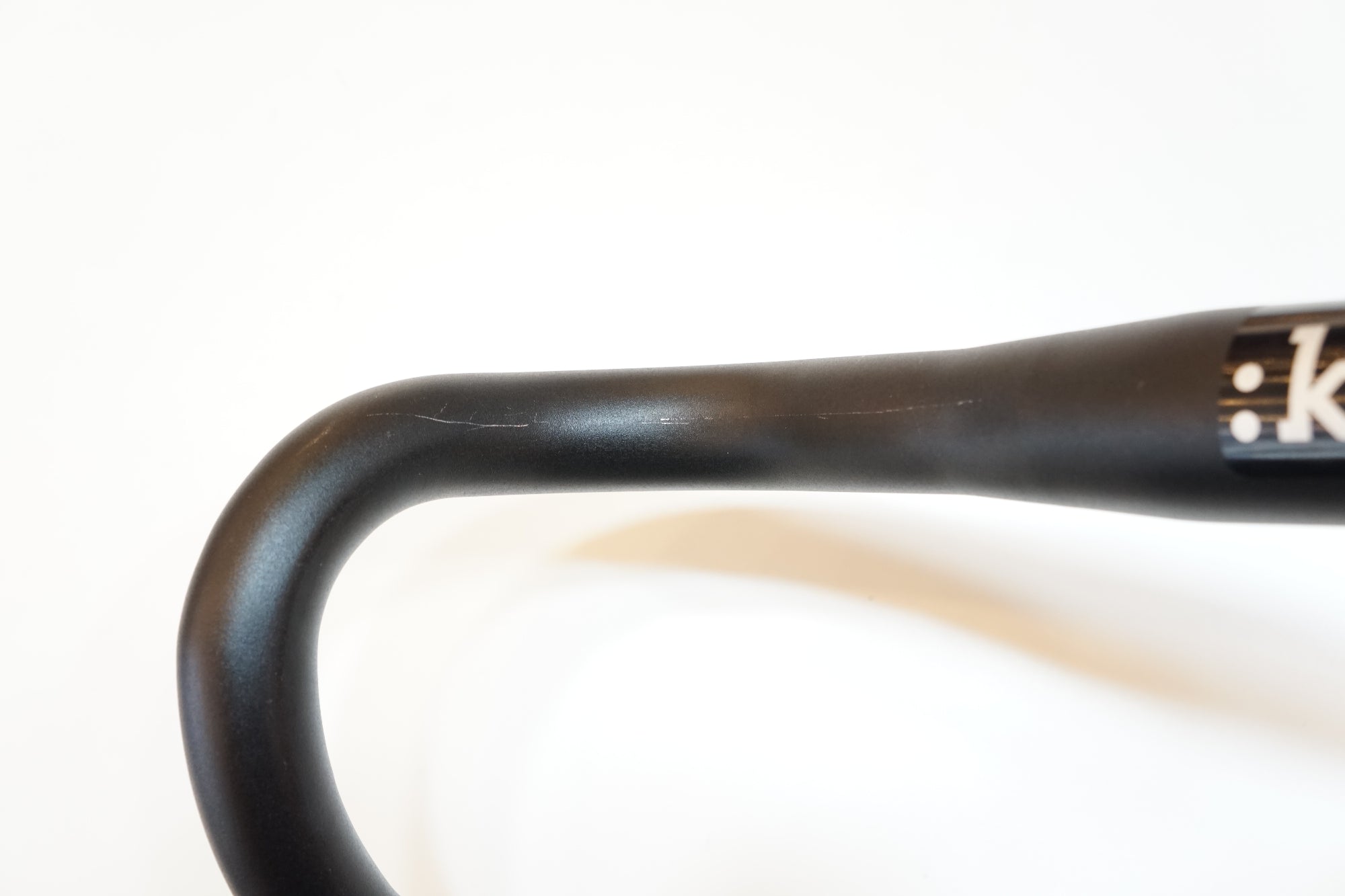 FIZIK 「フィジーク」 CYRANO R3 φ31.8 390mm ハンドル / バイチャリ浦和ベース