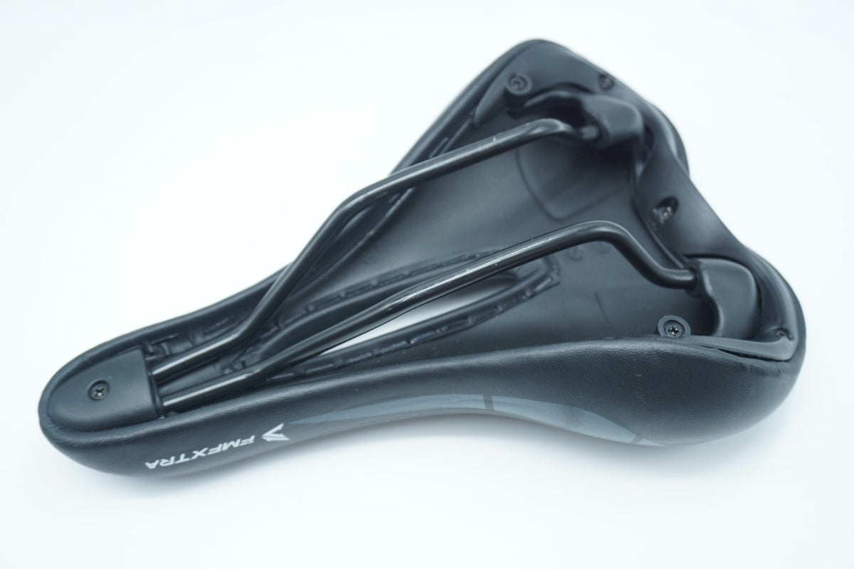 FMFXTRA「エフエムエフエクストラ」 サドル/ 京都西院店