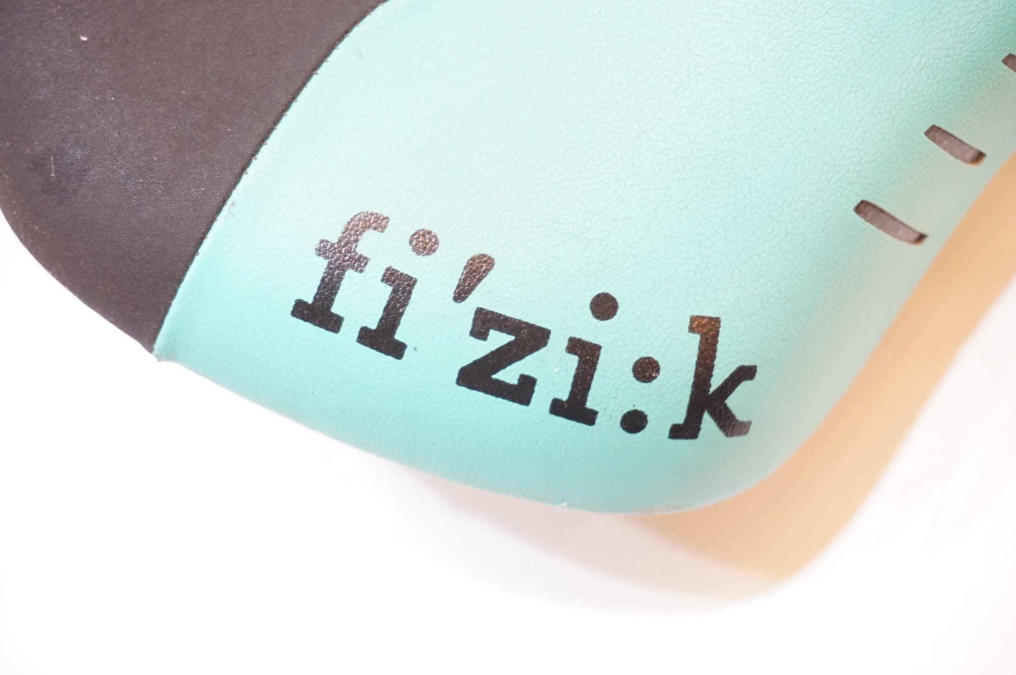 FIZIK 「フィジーク」 ANTARES R7 サドル / 浦和ベース