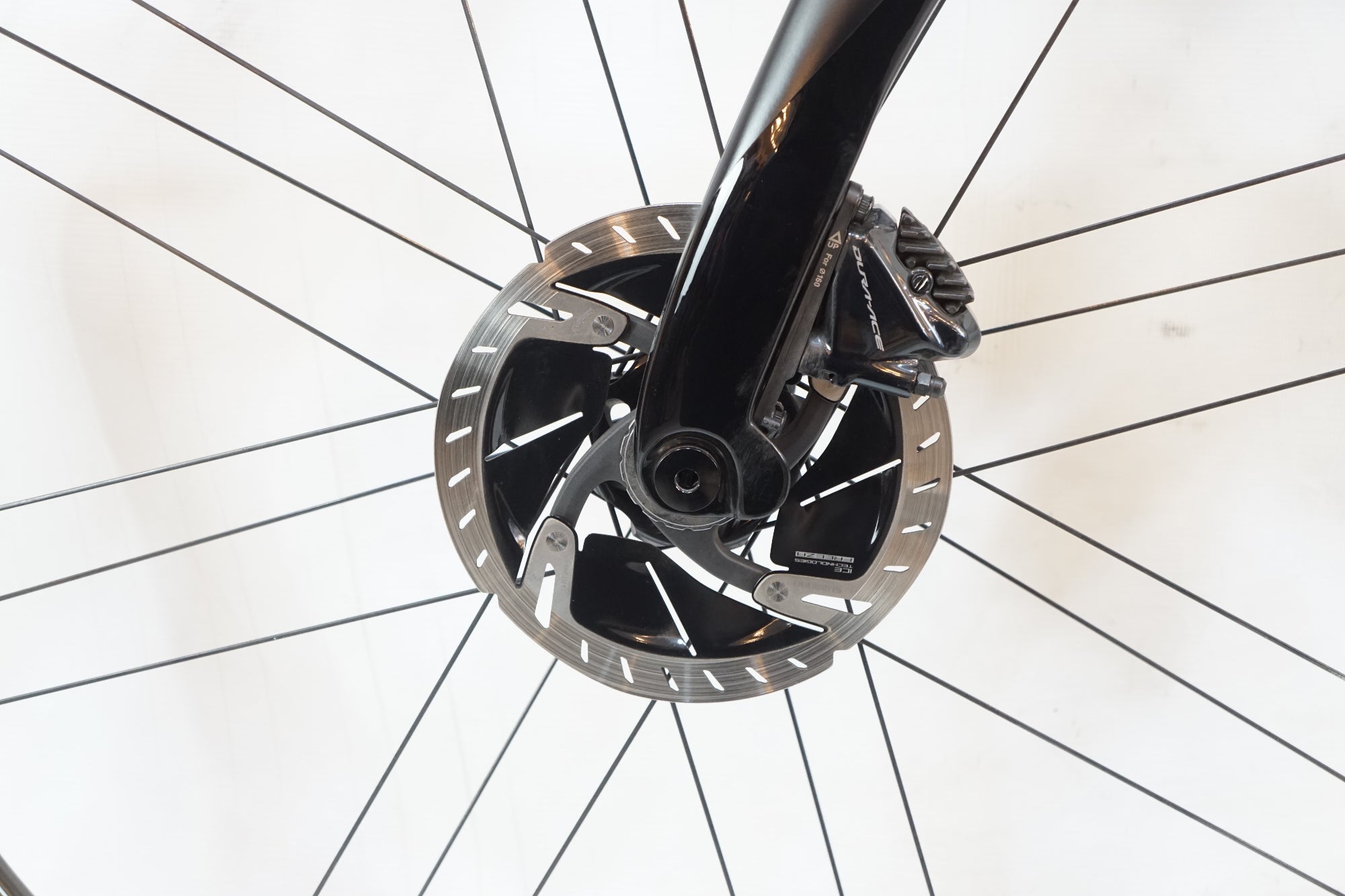 PINARELLO 「ピナレロ」 DOGMA F12 DISK 2021年モデル ロードバイク / バイチャリ浦和ベース