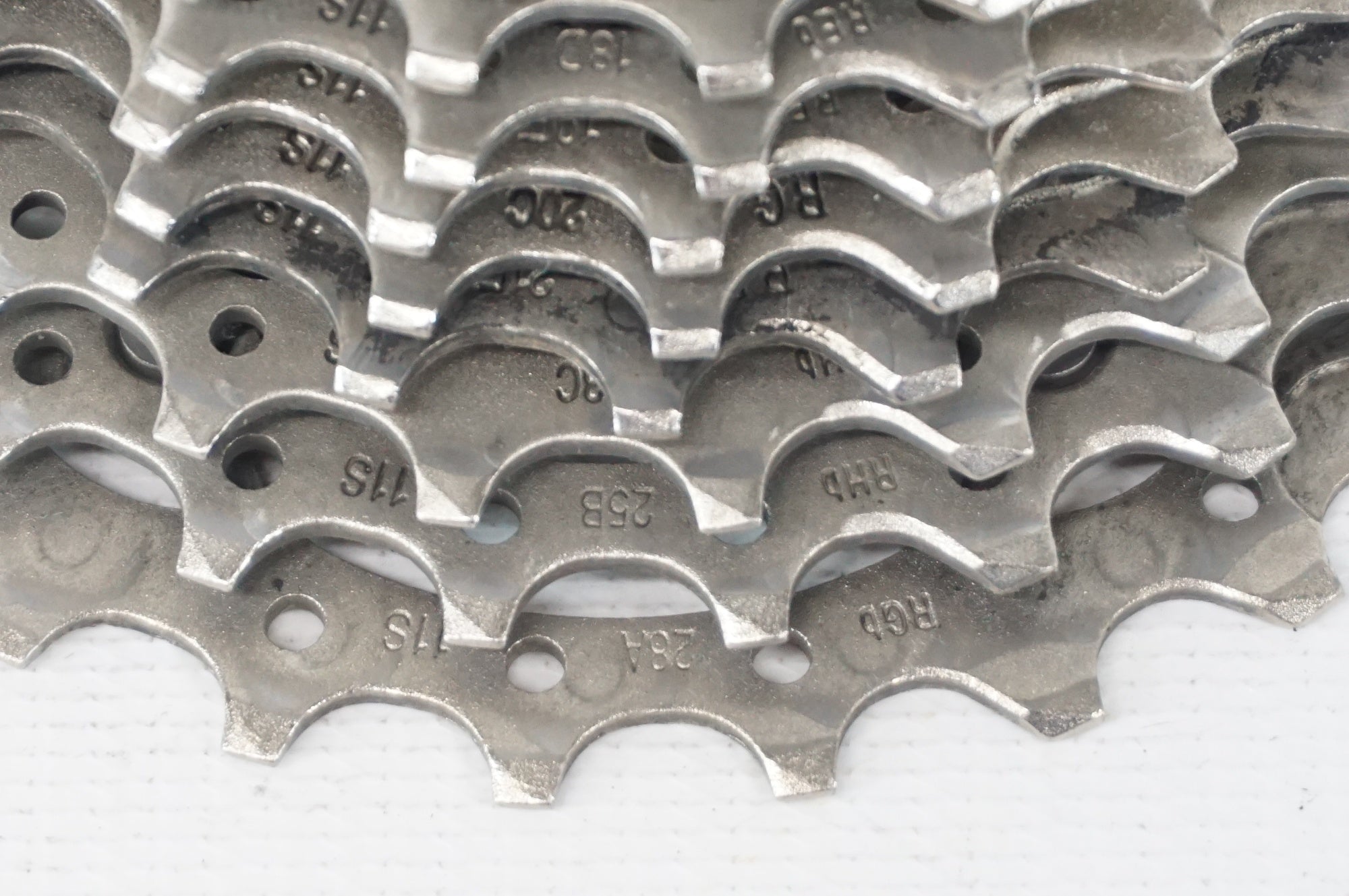 シマノ ULTEGRA カセットスプロケット CS-R8000 14-28T シマノ CS-R8000 11S 14-28T カセットスプロケット