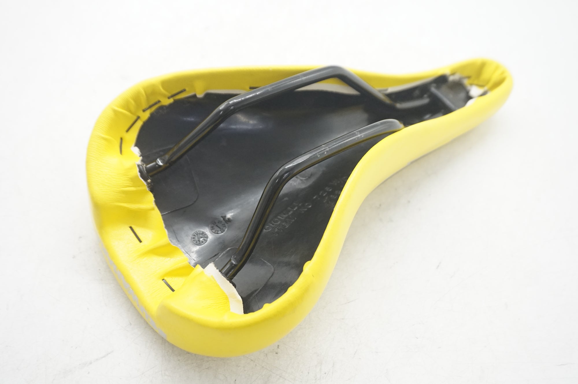 KUWAHARA 「クワハラ」 サドル / 大阪門真店