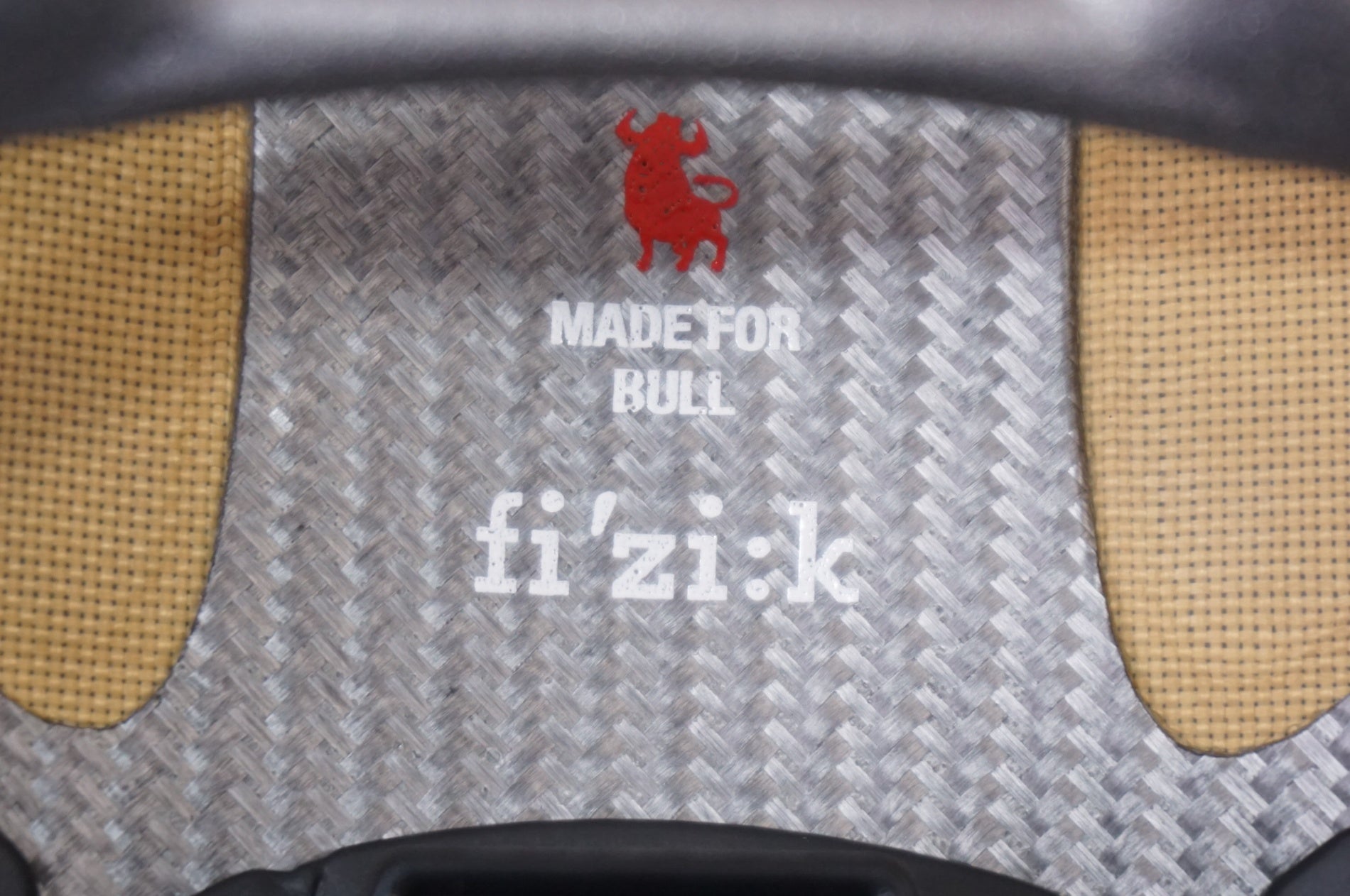 FIZIK 「フィジーク」 KURVE カーボンレール サドル / 世田谷店