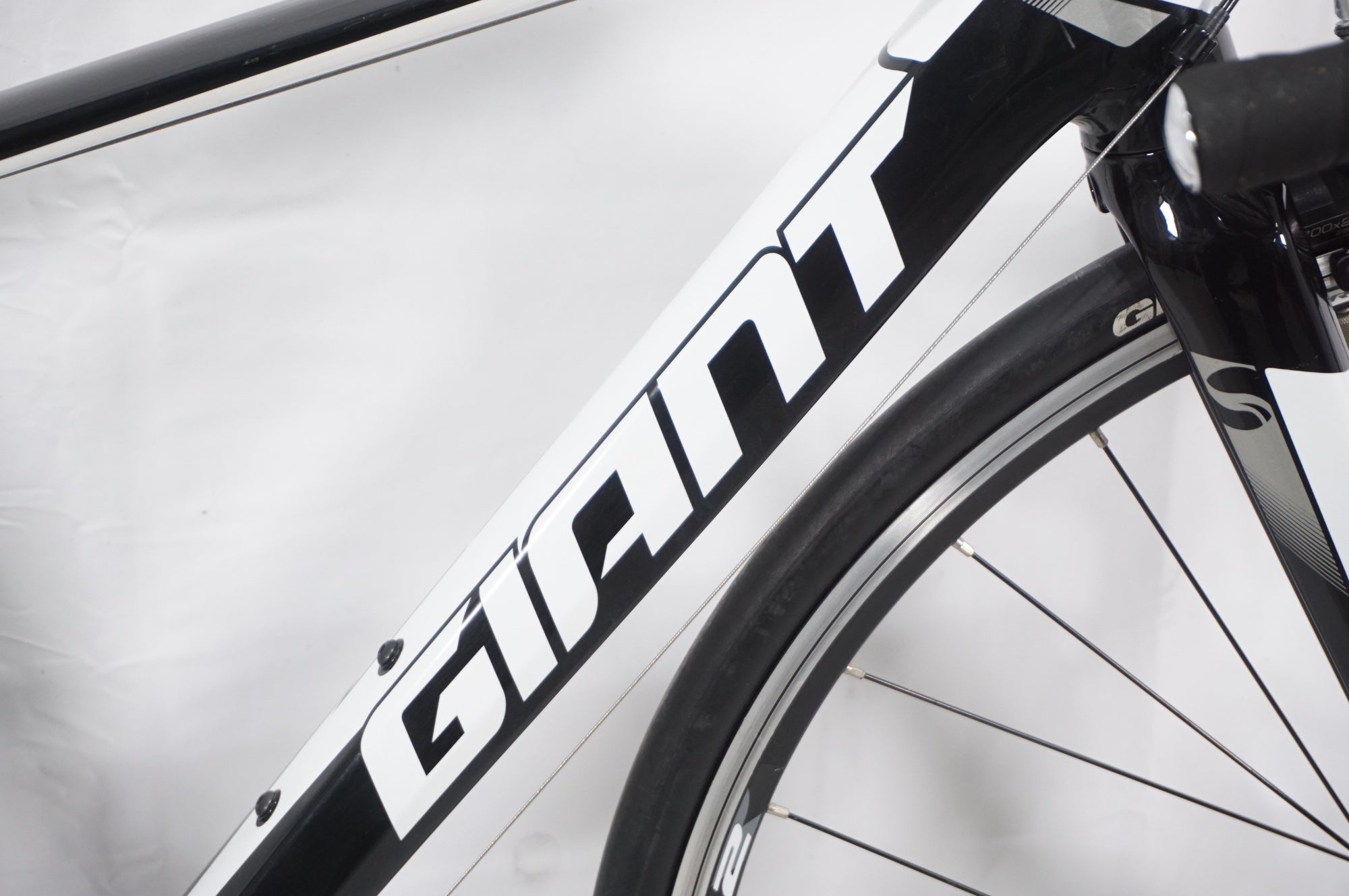 GIANT 「ジャイアント」 DEFY4 2015年モデル ロードバイク / AKIBA店