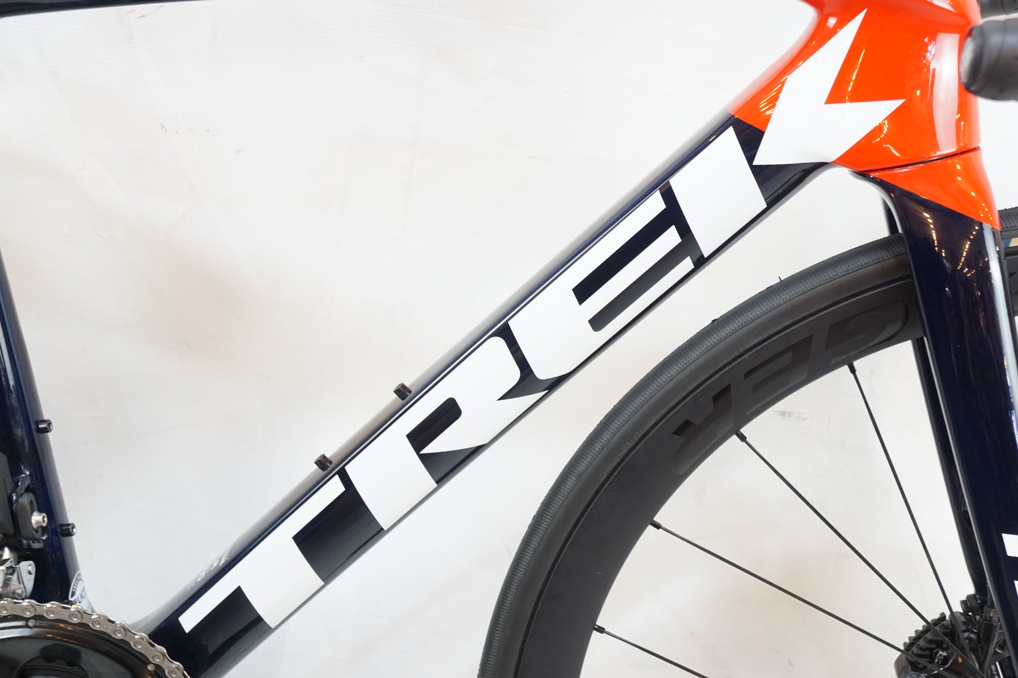 TREK 「トレック」 EMONDA SLR6 2023年モデル ロードバイク