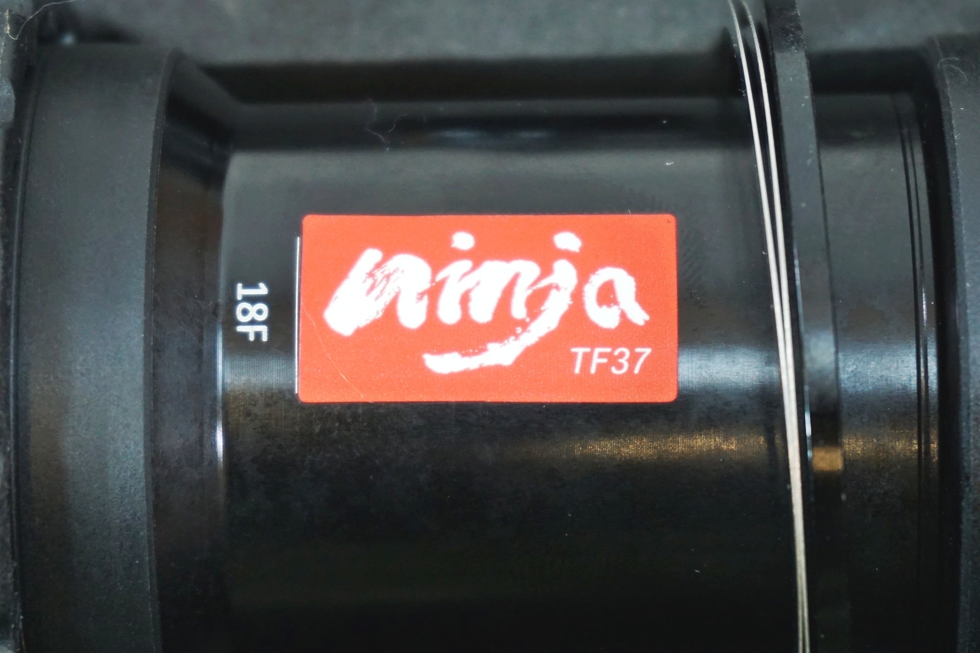 TOKEN 「トーケン」 TF37 ボトムブラケット / 有明ガーデン店